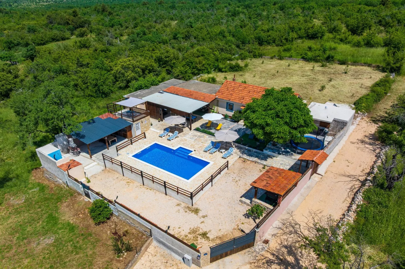 Holiday home Burgija-Gebieden zomer 1km