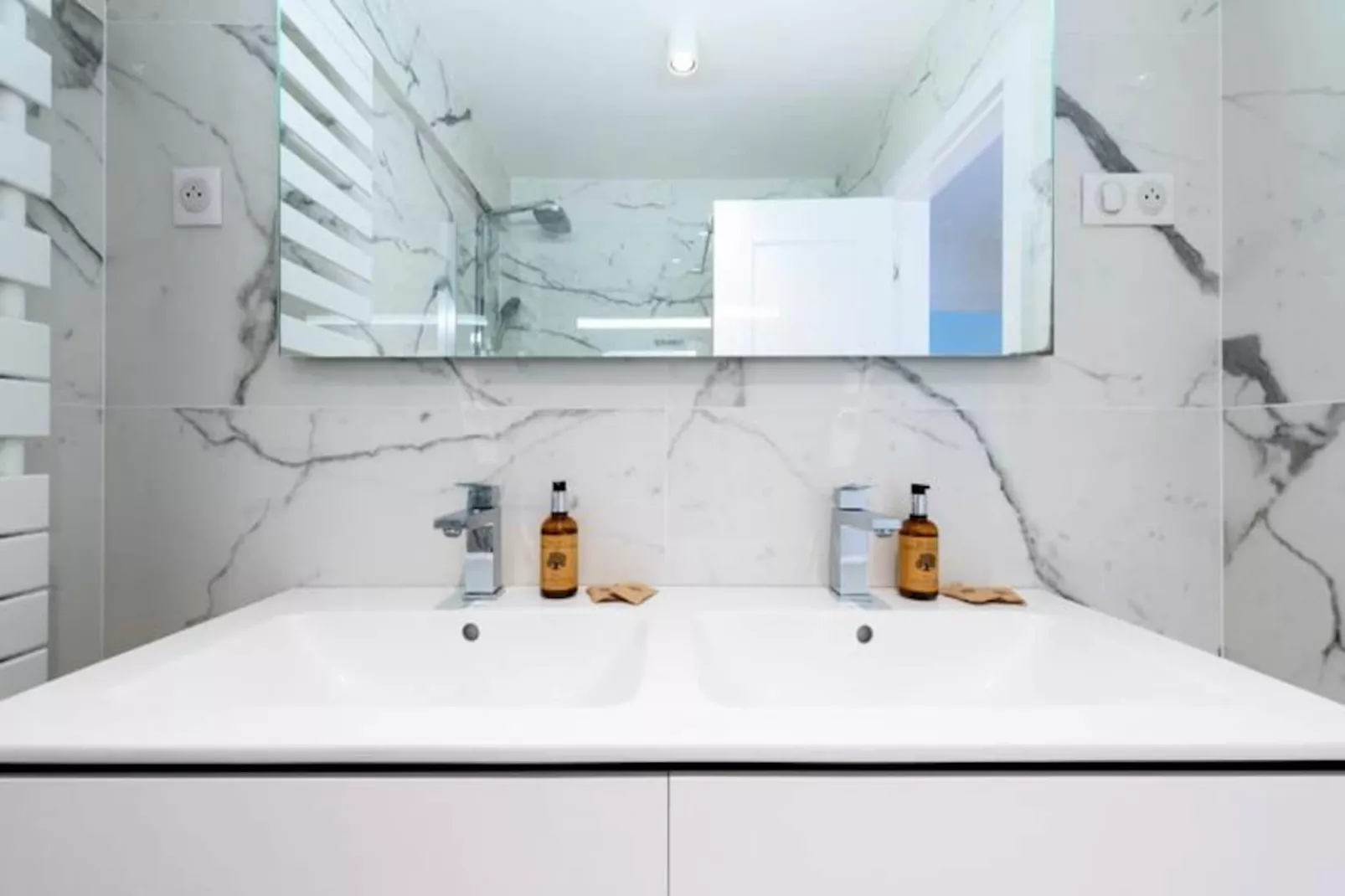 Résidence Spacieux 3p En R&eacute;sidence Avec Piscine-Niet-getagd