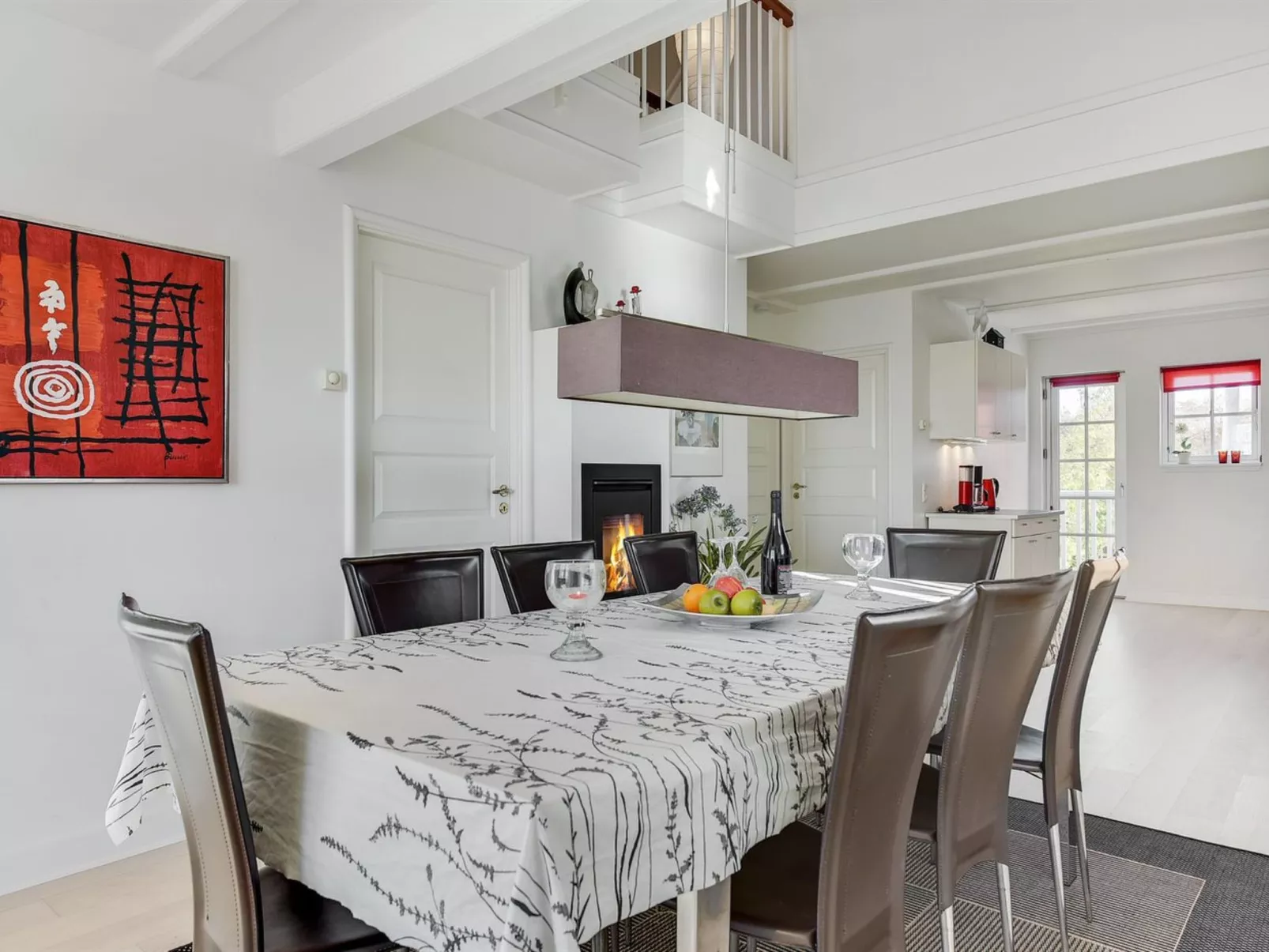 "Joar" - 5m to the fjord-Binnen