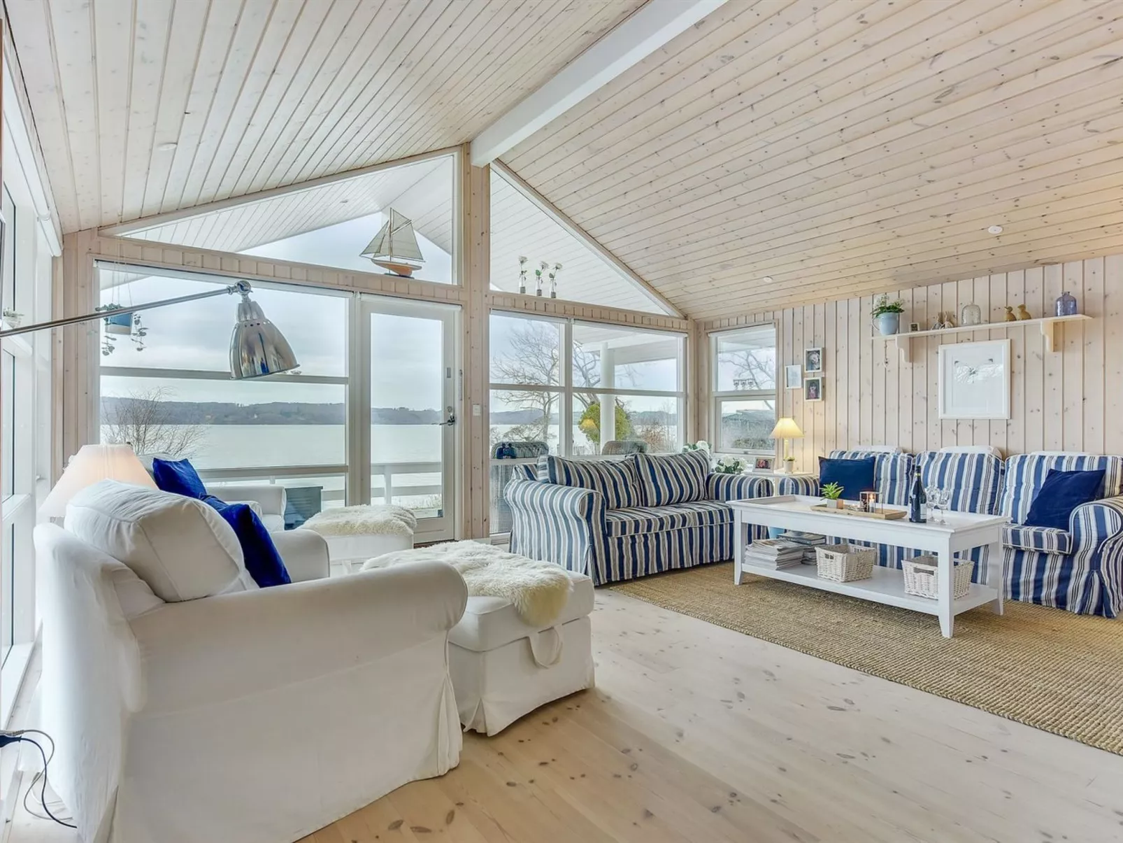 "Tini" - 50m to the fjord-Binnen