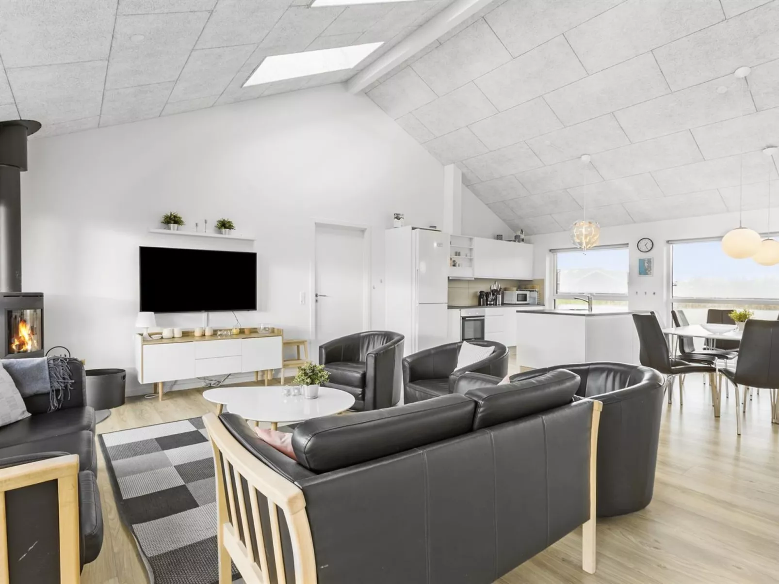 "Kirsi" - 1.6km from the sea-Binnen