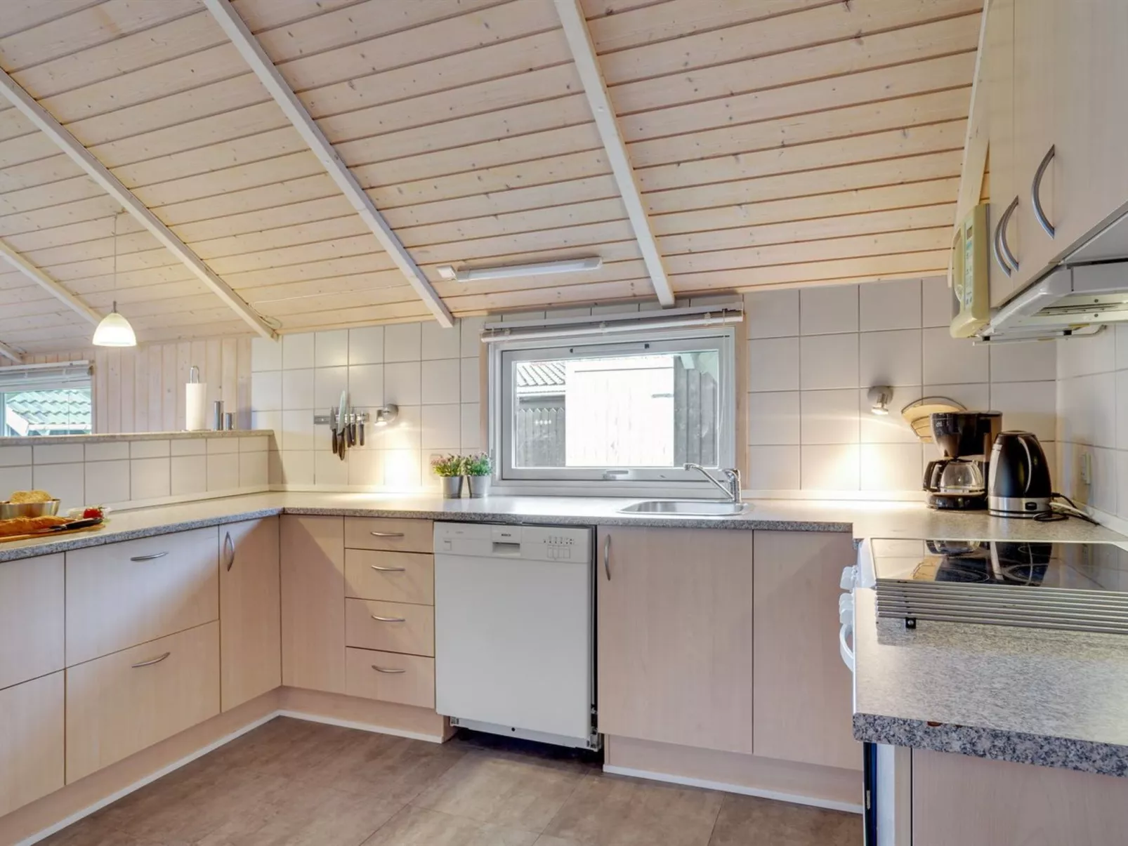 "Kalli" - 350m to the fjord-Binnen