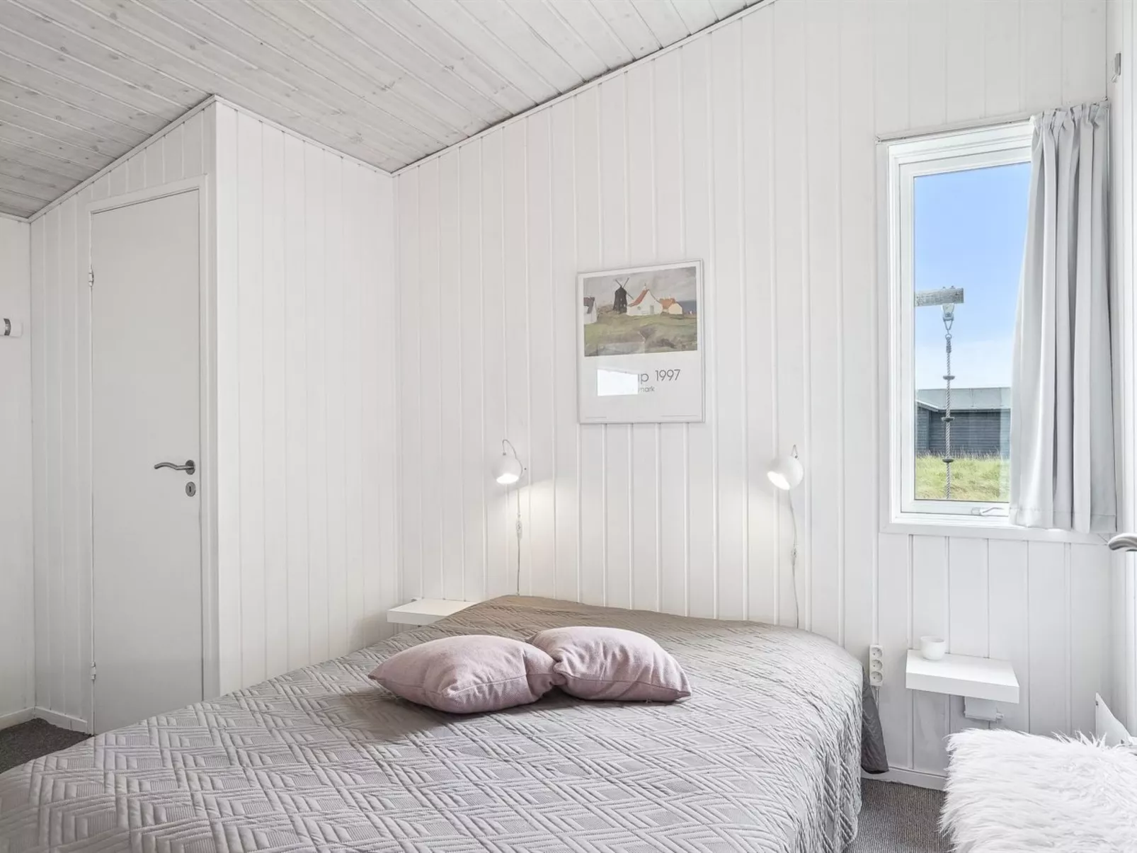 "Dyri" - 75m from the sea-Binnen