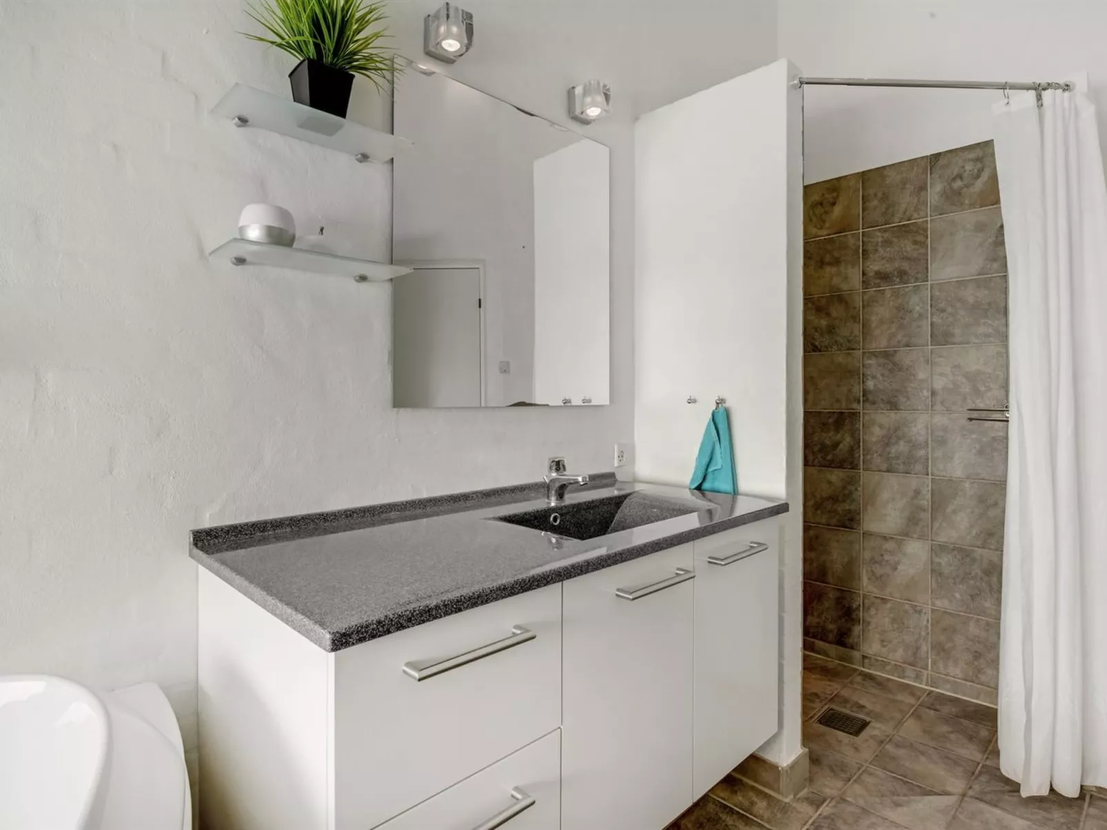 "Donka" - 300m to the fjord-Binnen