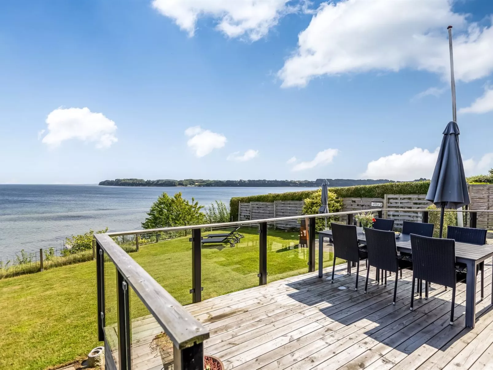 "Majbritt" - 50m from the sea-Buiten