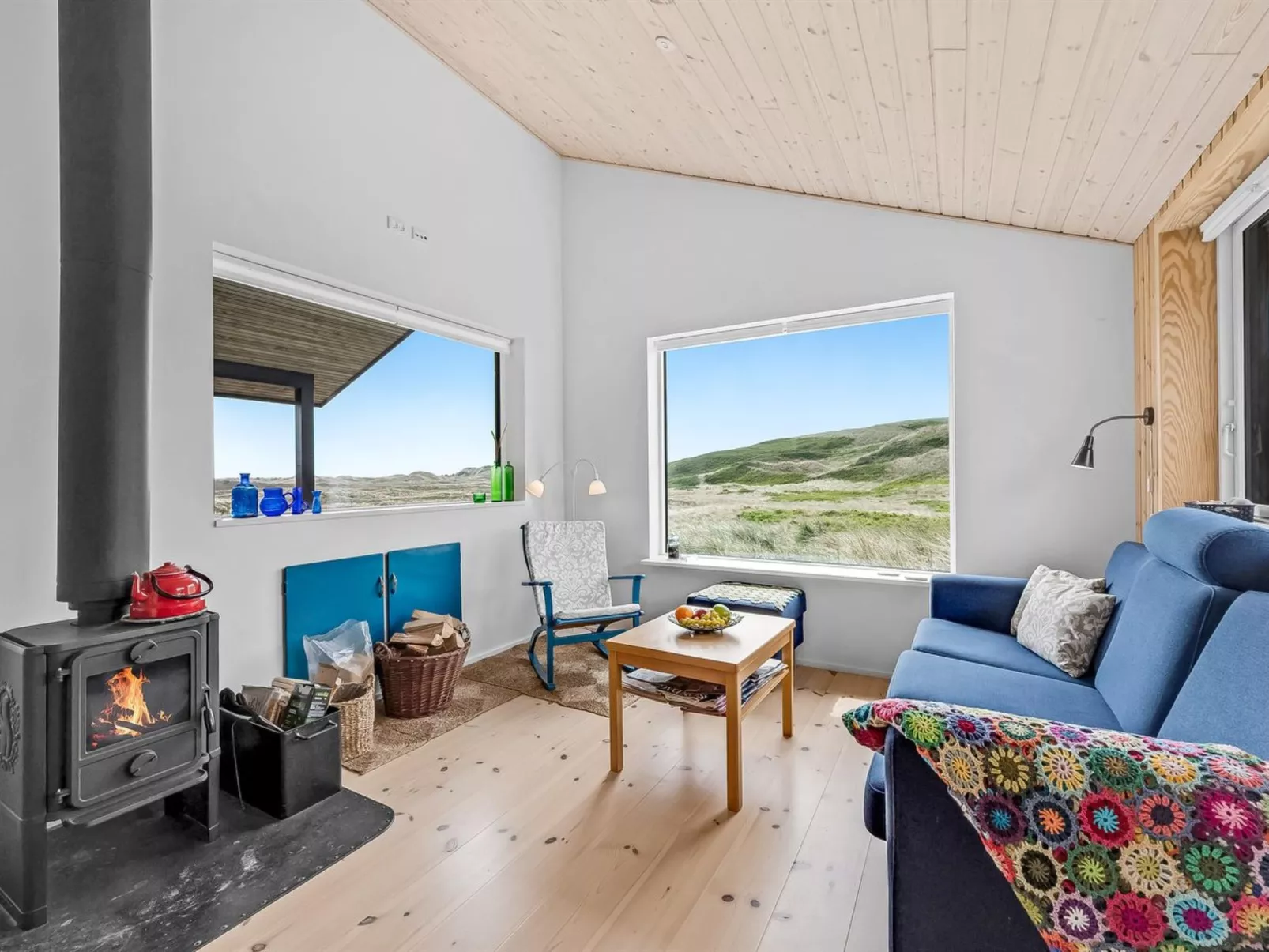 "Apolina" -  from the sea-Binnen