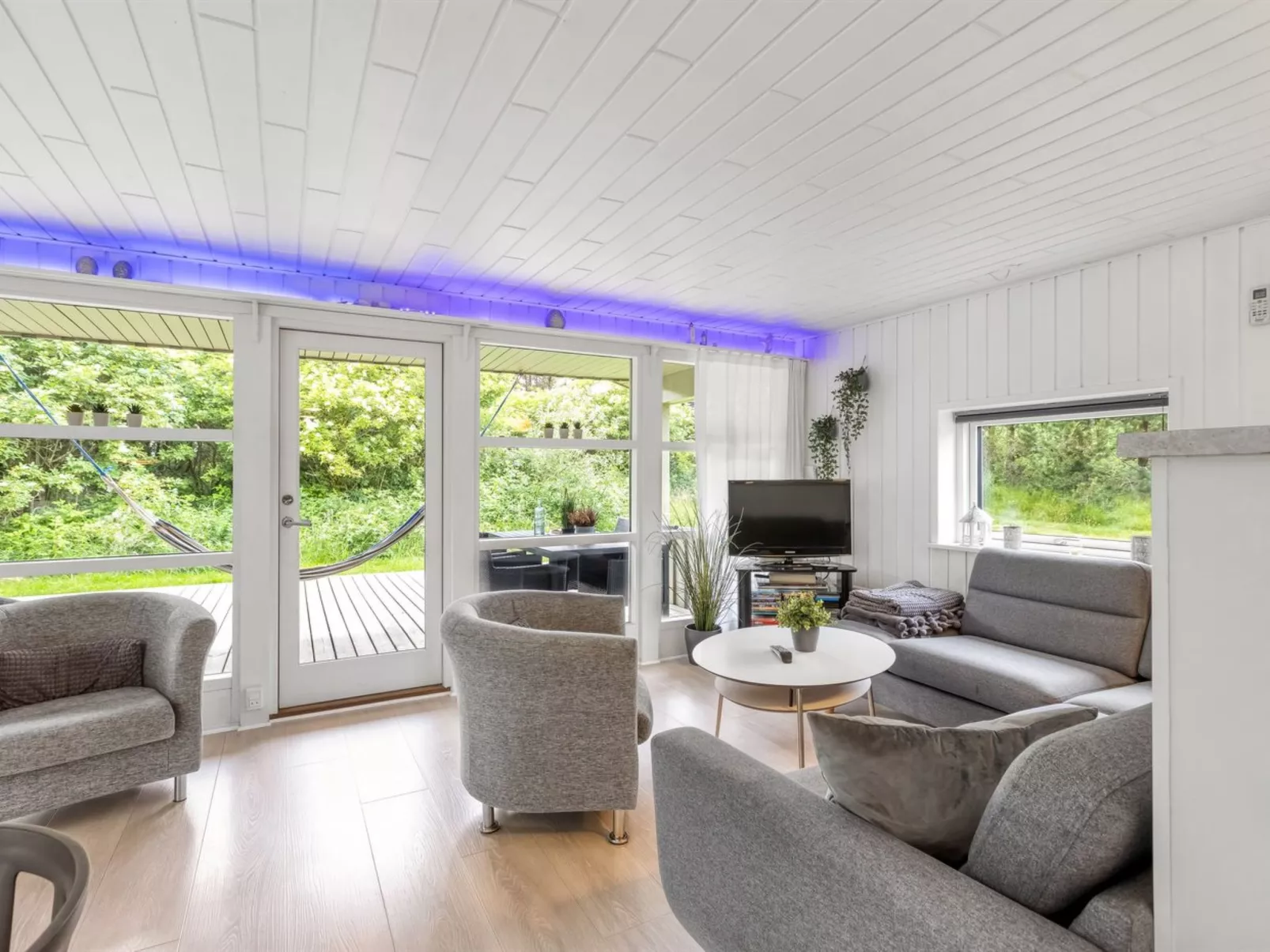 "Yngve" - 1.2km from the sea-Binnen