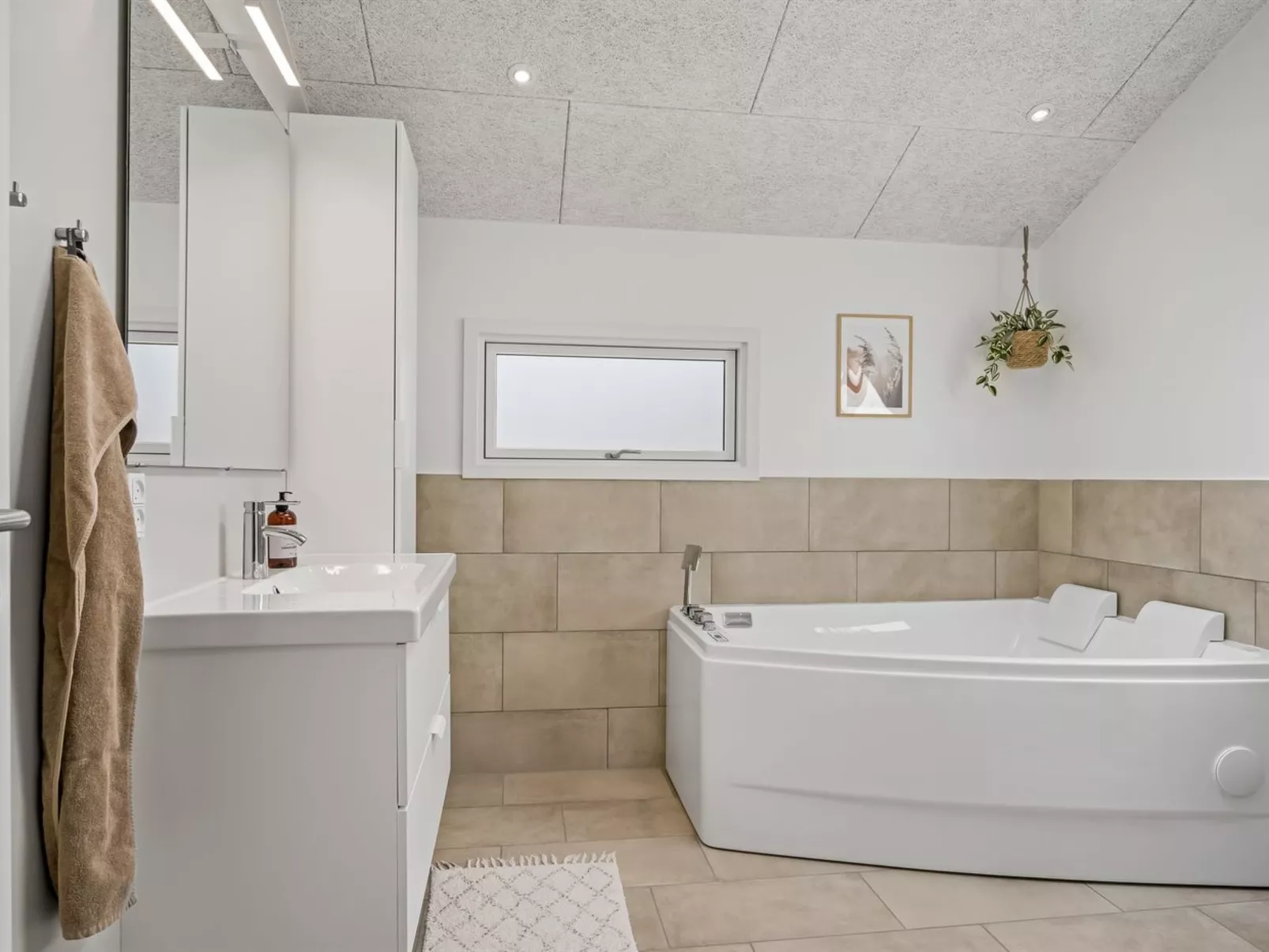 "Ema" - 1.9km from the sea-Binnen