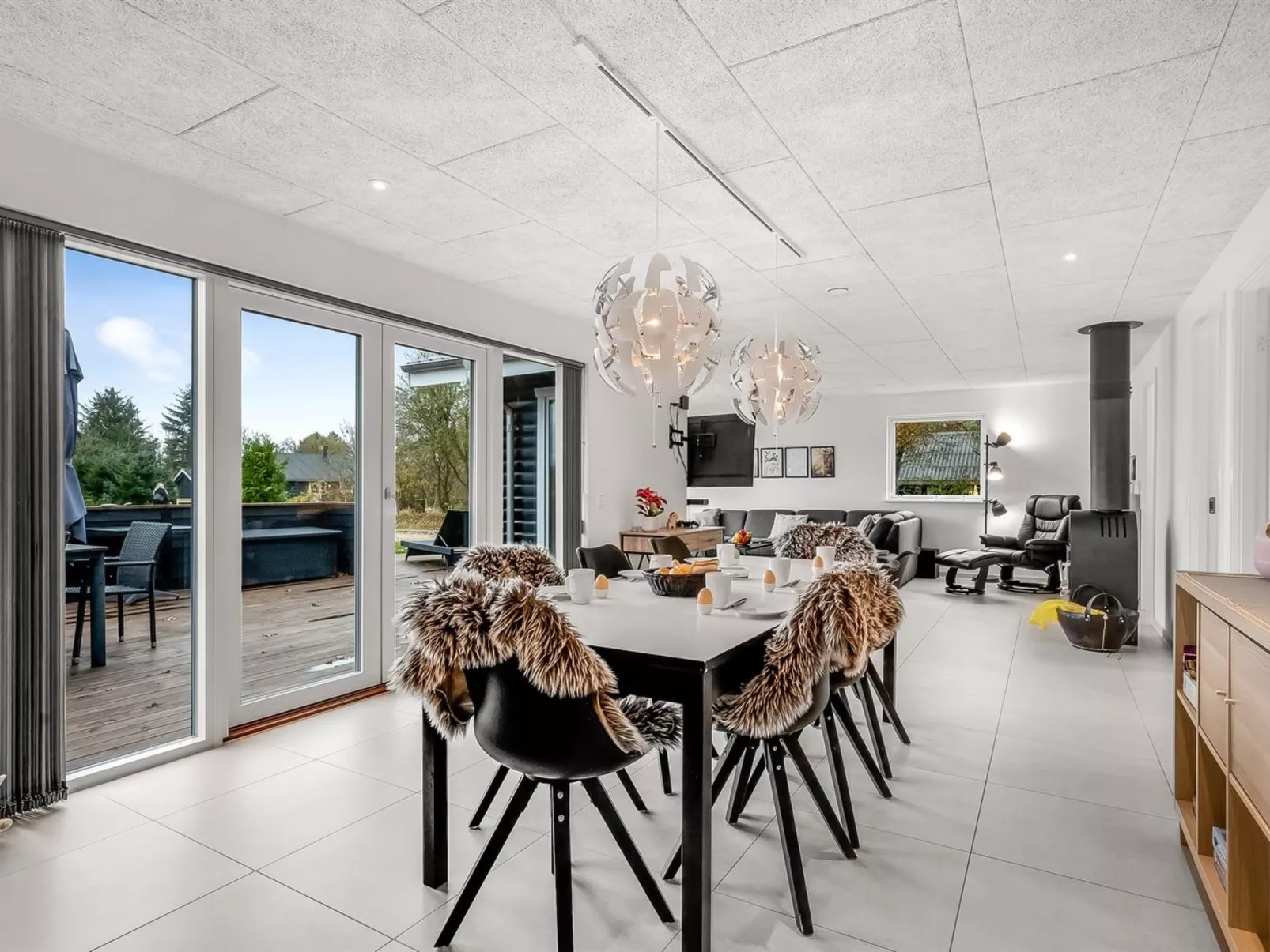 "Elisaveta" - 400m to the fjord-Binnen