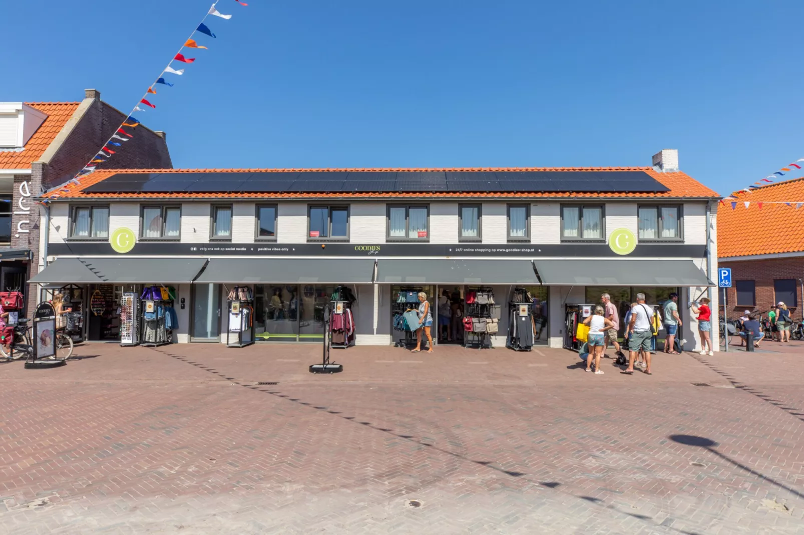 Overnachten in Zoutelande  Comfortabel Appartement Langstraat 5A-Buitenkant zomer