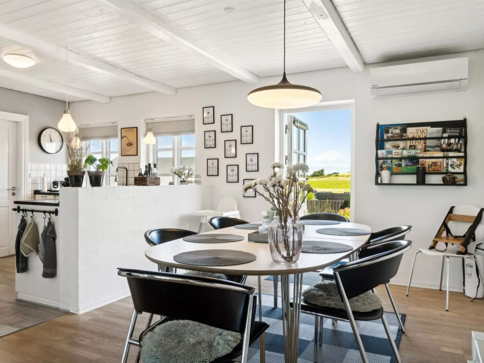 "Mari" - 150m from the sea-Binnen