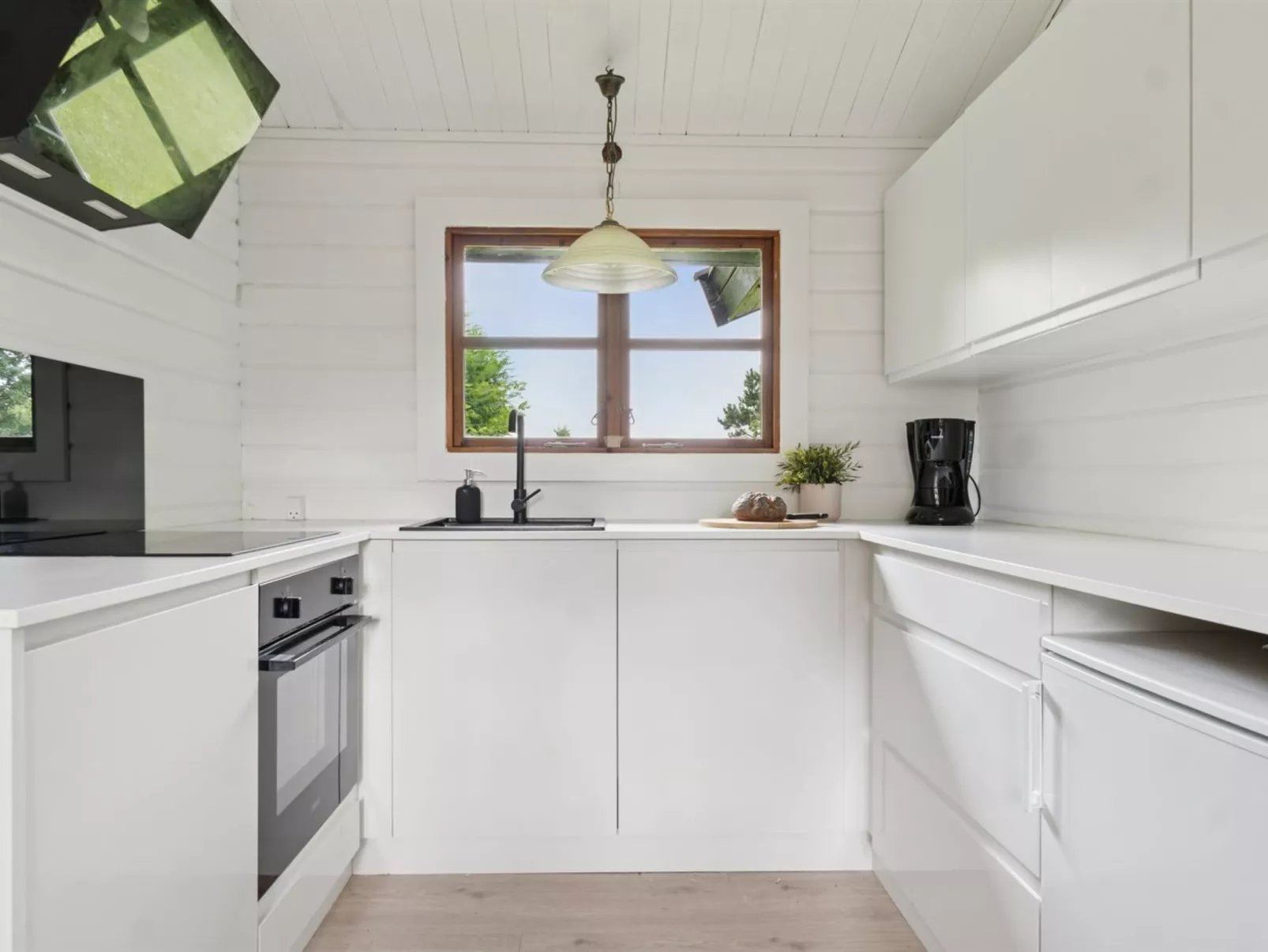 "Kjell" - 25m from the sea-Binnen