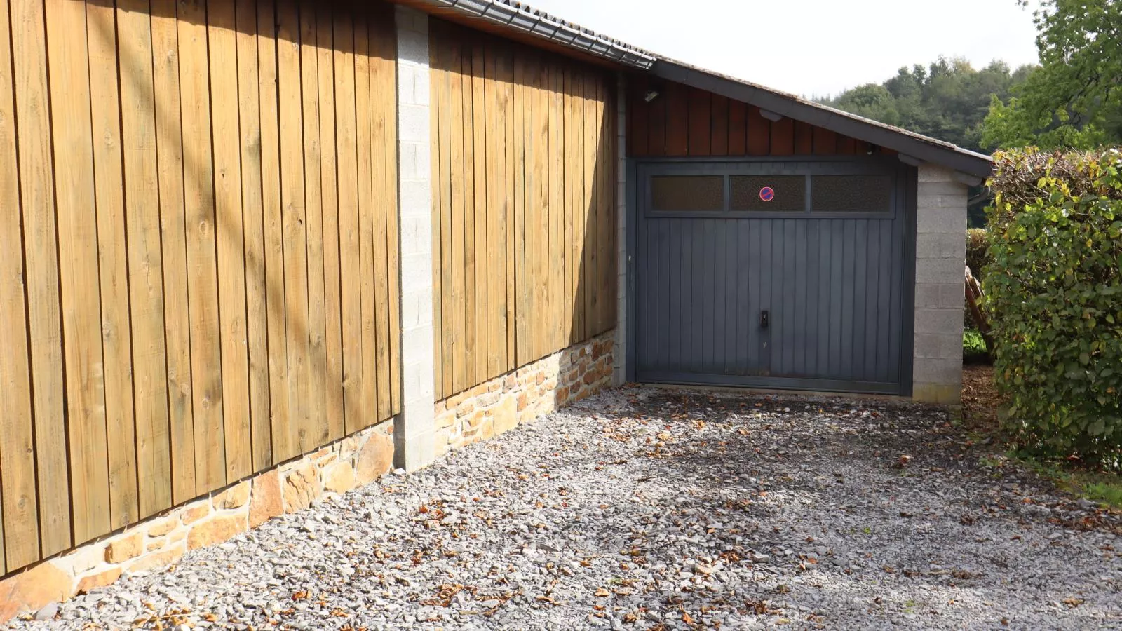 Le Fournil-Buitenkant zomer