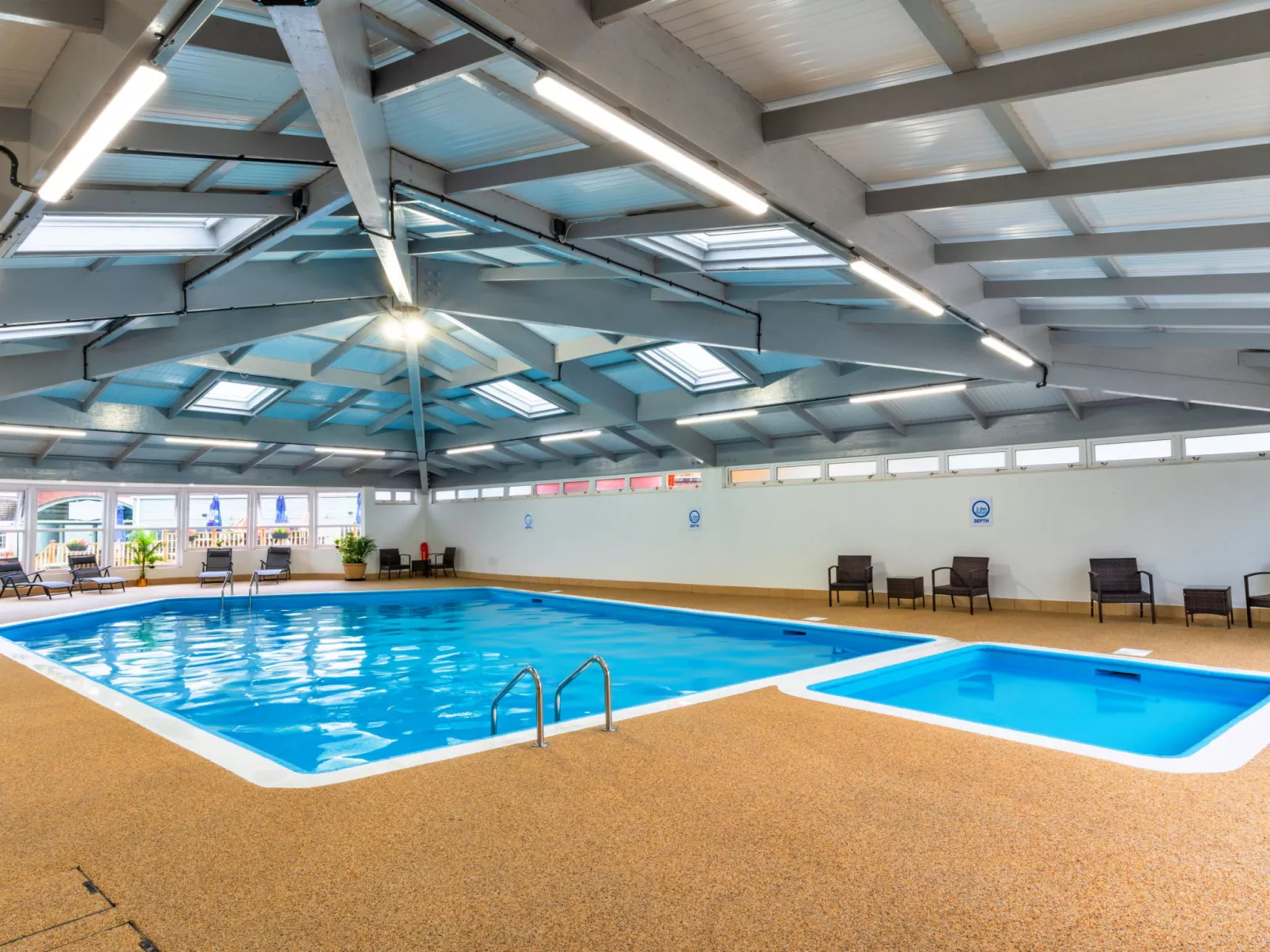 Serendipity Lodge-Binnen