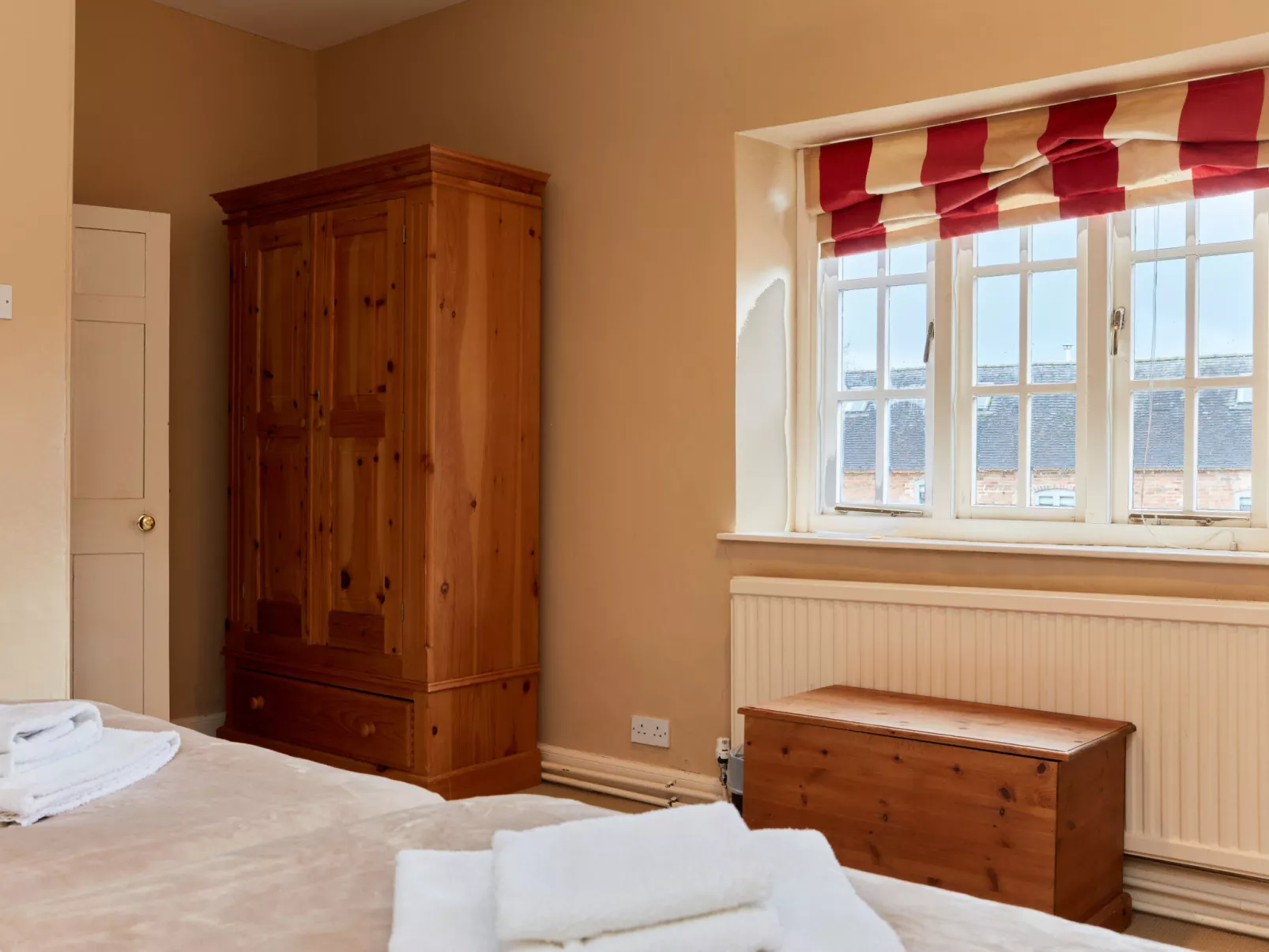 The Farmhouse-Binnen