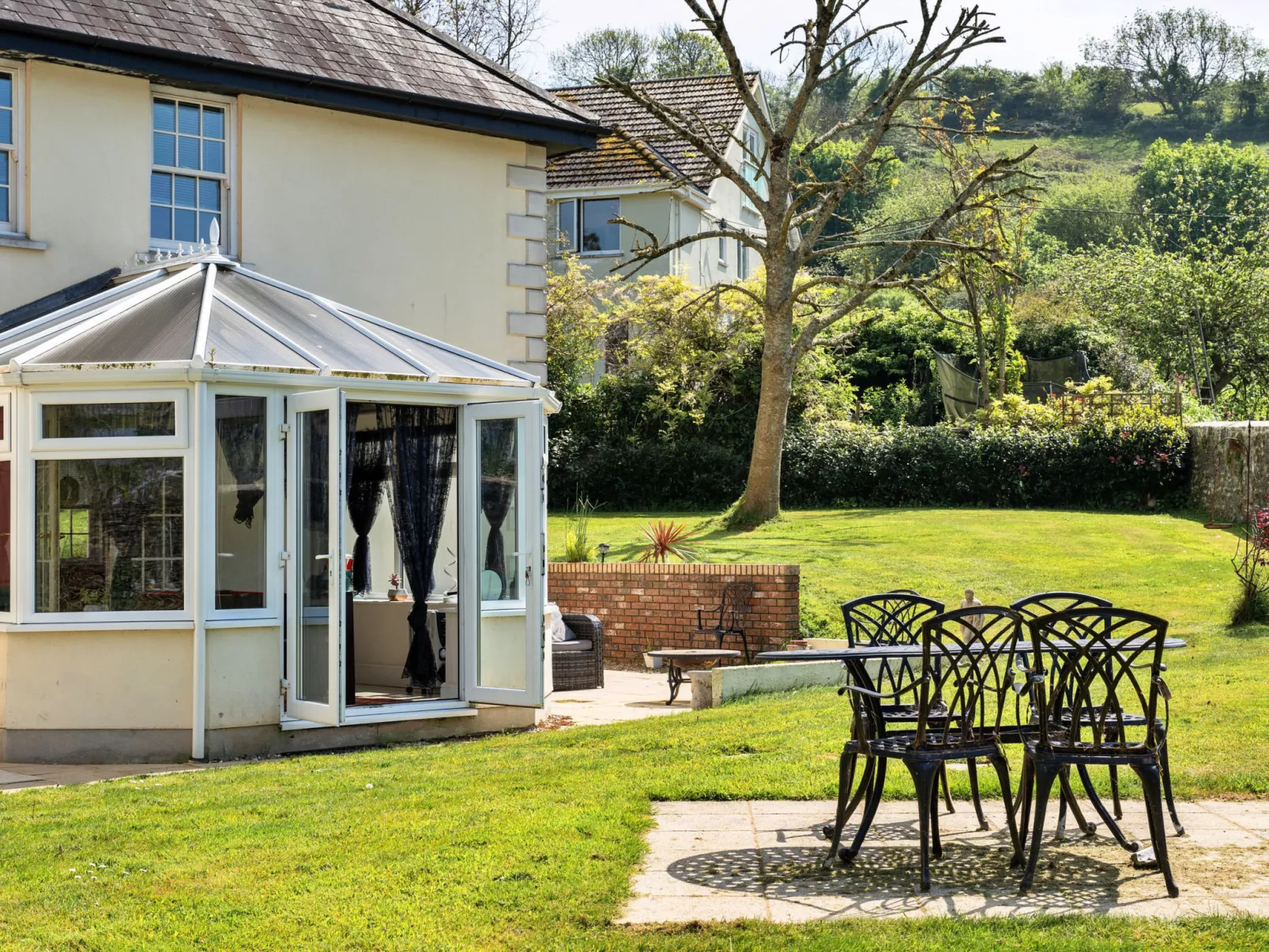 Nicely Tucked Away Cottage-Buiten