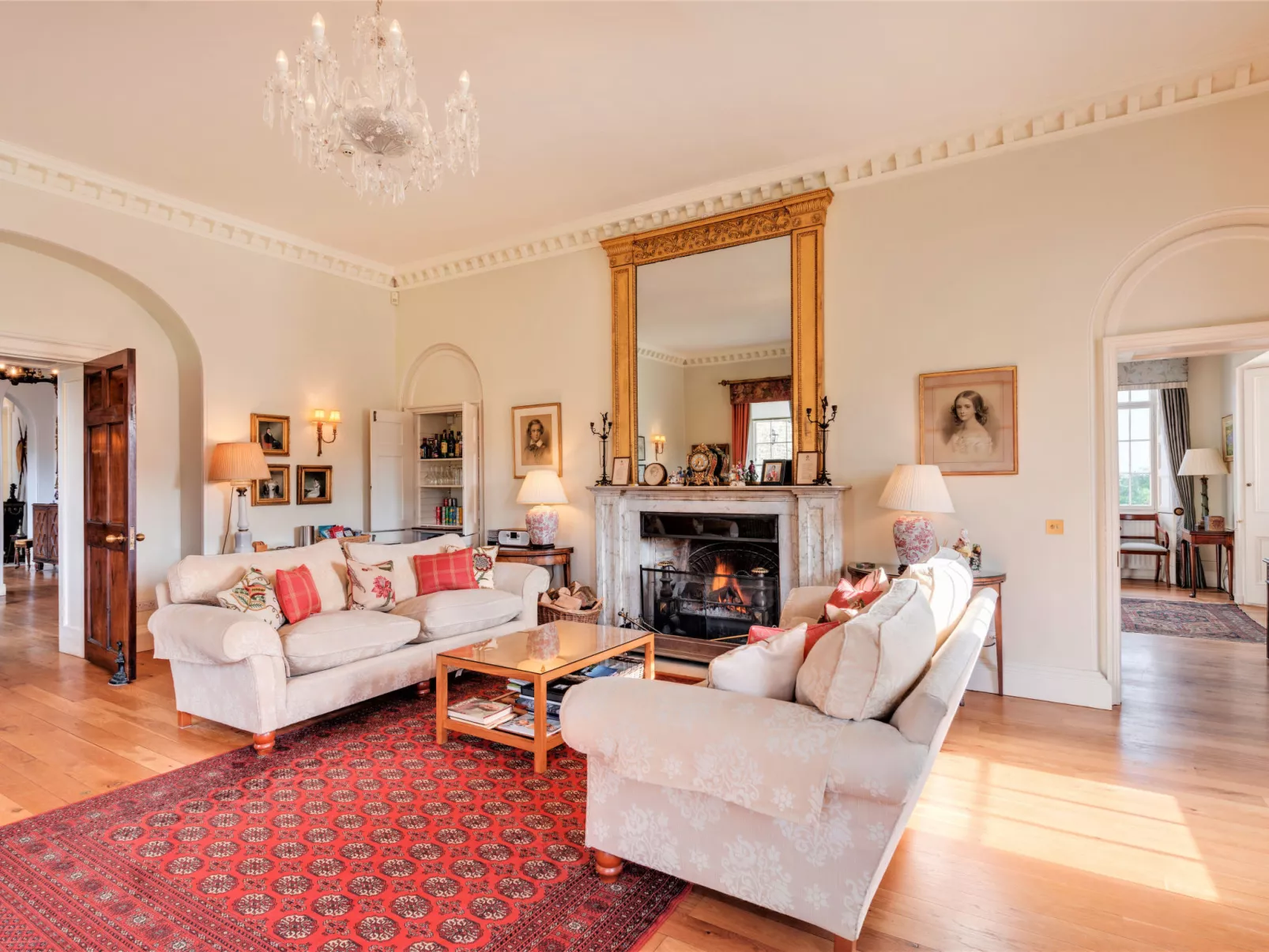 Historic Castle on River Tamar-Binnen