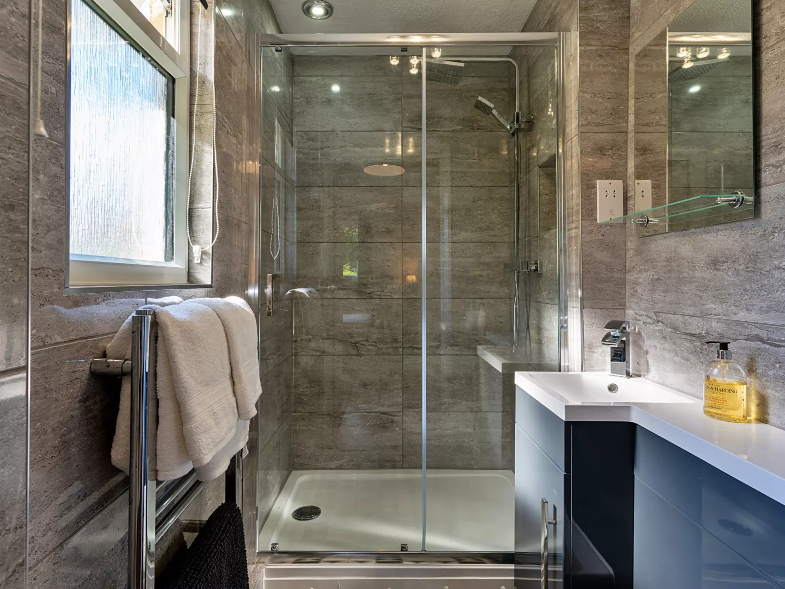 The Annexe at Rosebud Cottage-Binnen