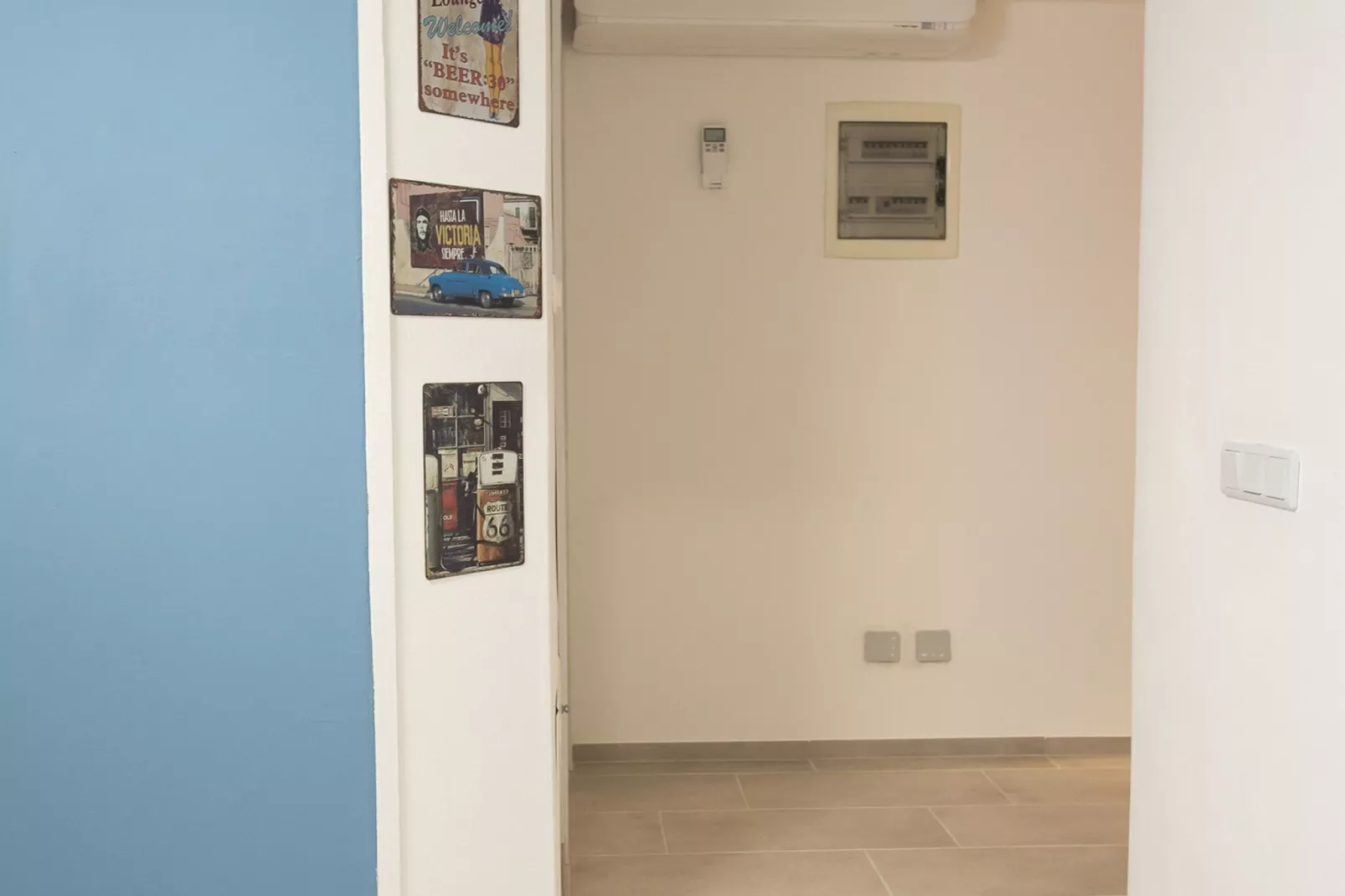 Downtown Koper Spacious Apartment with Balcony - Two Bedroom Apartment with Balcony-Binnen