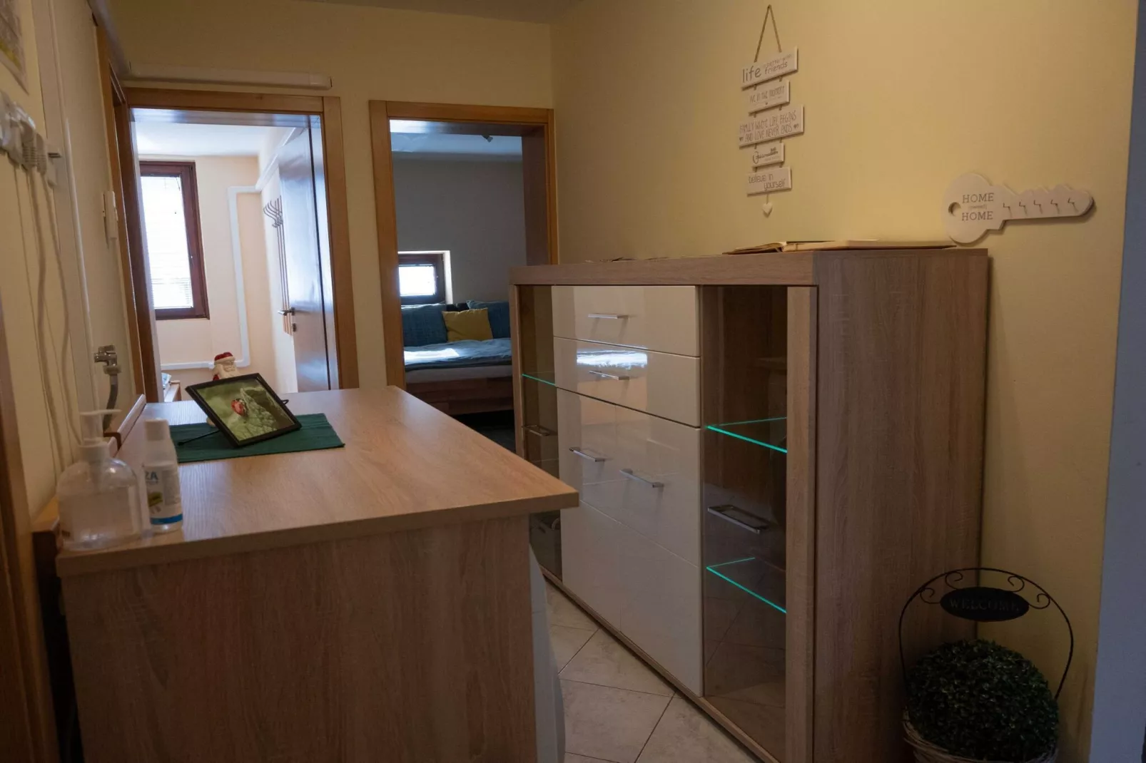 Luce Hilltop Cozy Apartment - Two Bedroom Apartment-Binnen