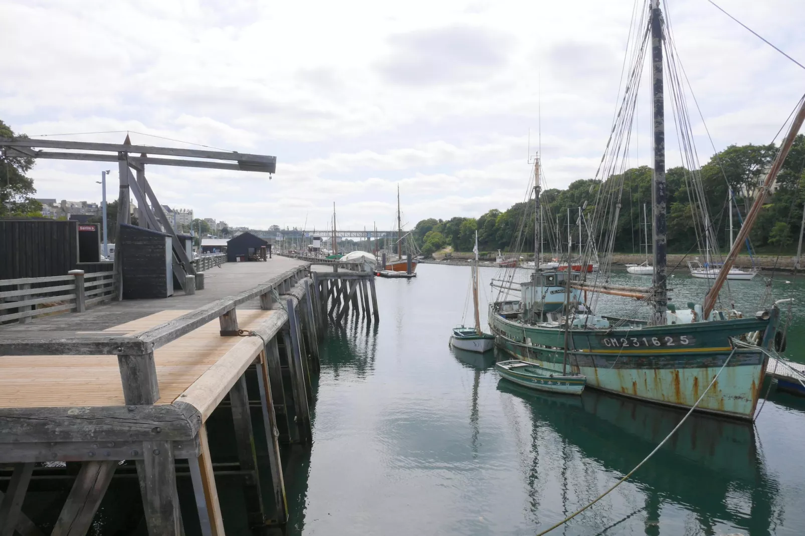 Komfortables Ferienhaus in Douarnenez-Tréboul-Gebieden zomer 5km