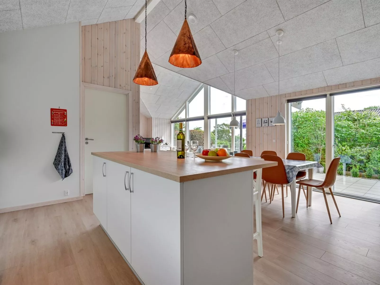 "Regni" - 300m to the fjord-Binnen