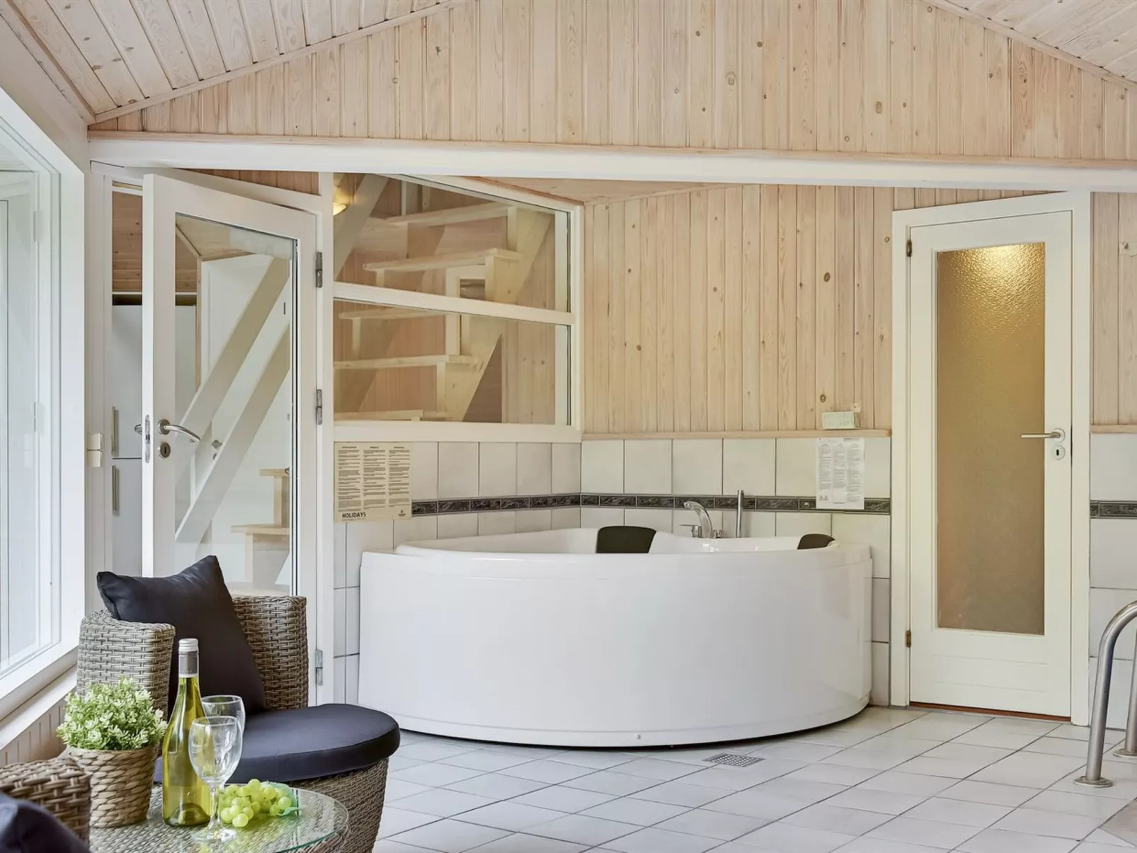 "Ellanor" - 1km from the sea-Binnen