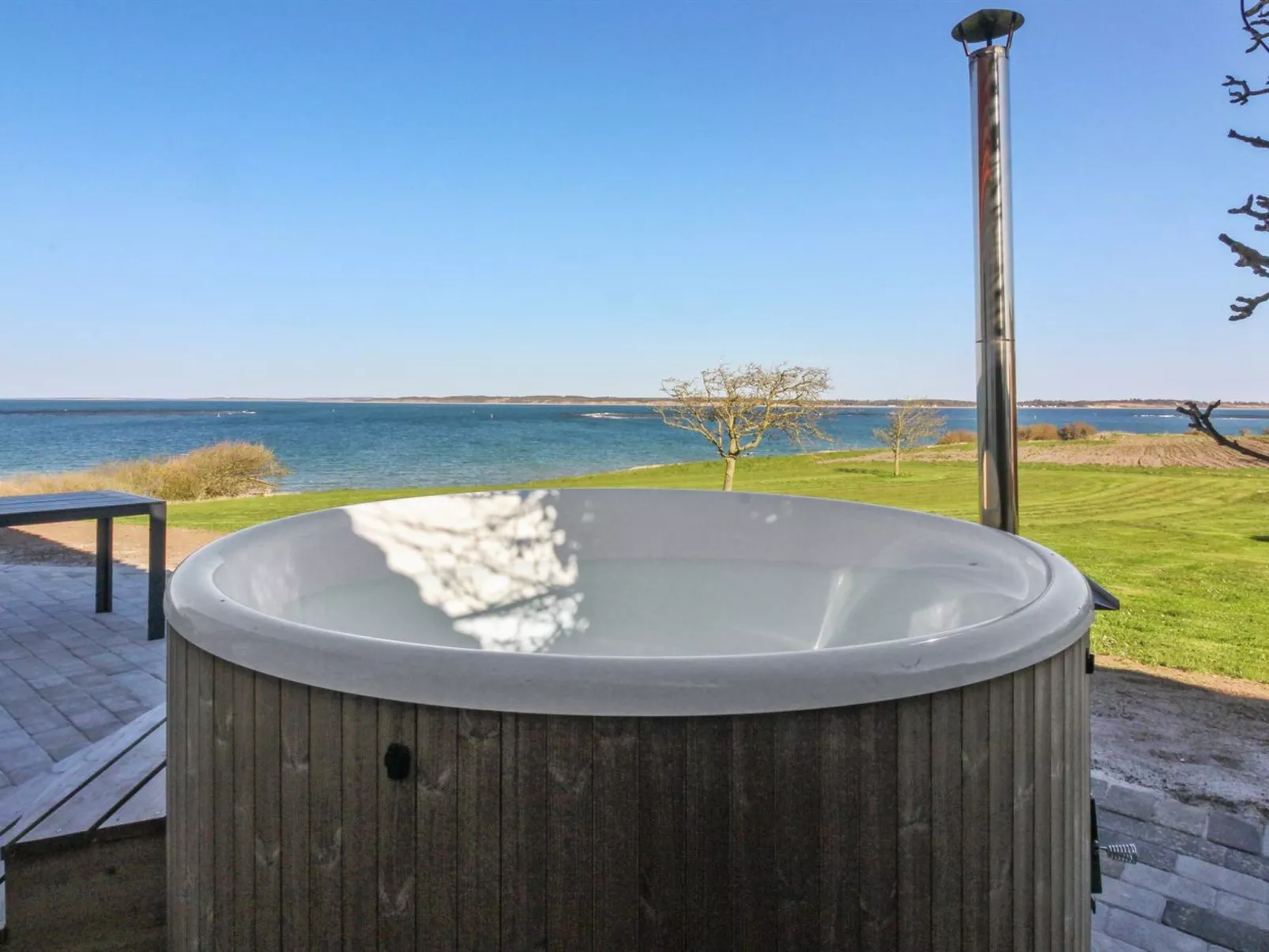 "Thorge" - 75m to the fjord-Binnen