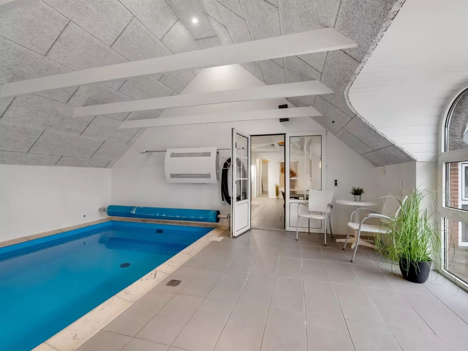 "Severine" -  from the sea-Buiten