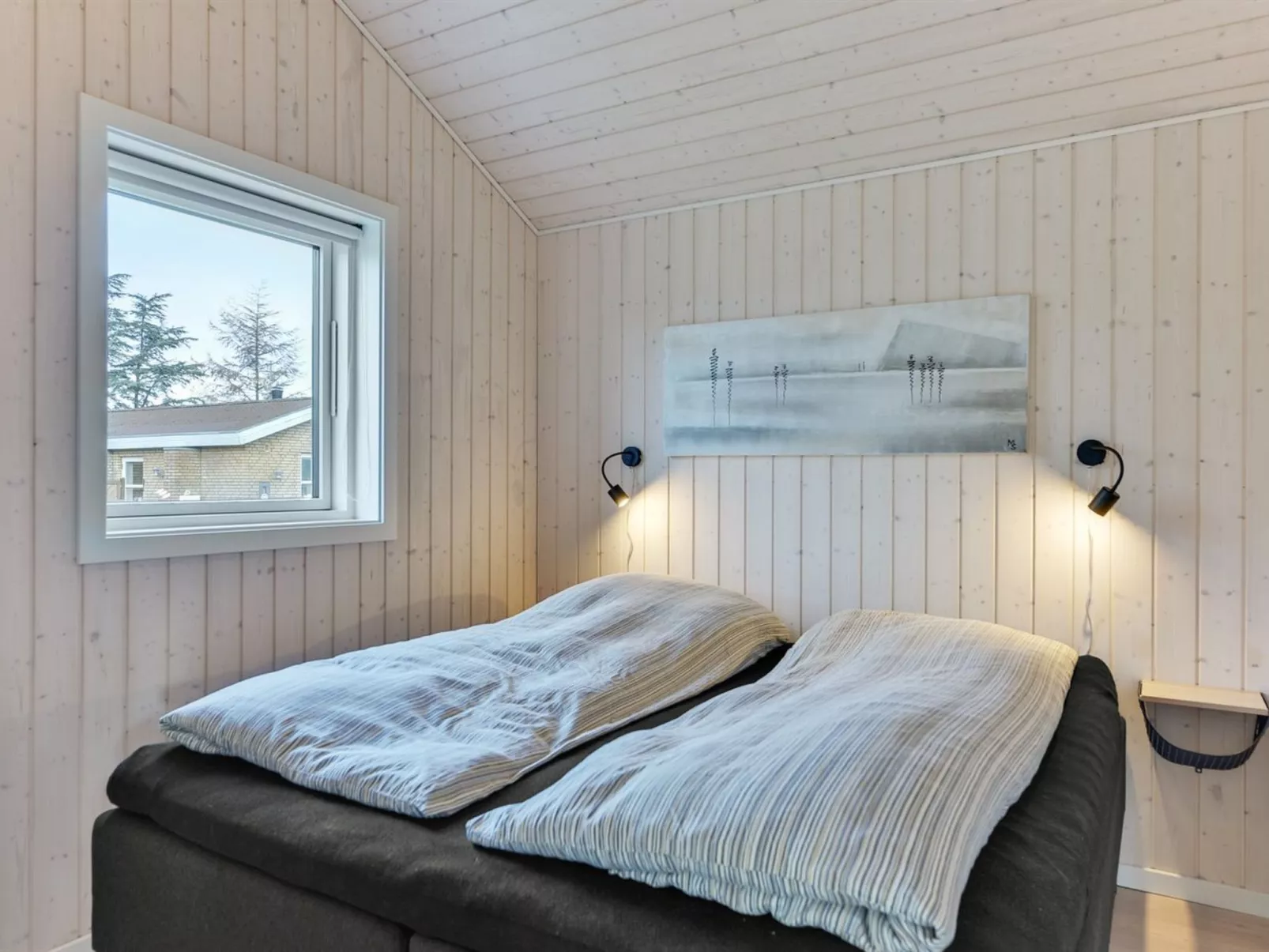 "Sighfrith" - 150m from the sea-Binnen