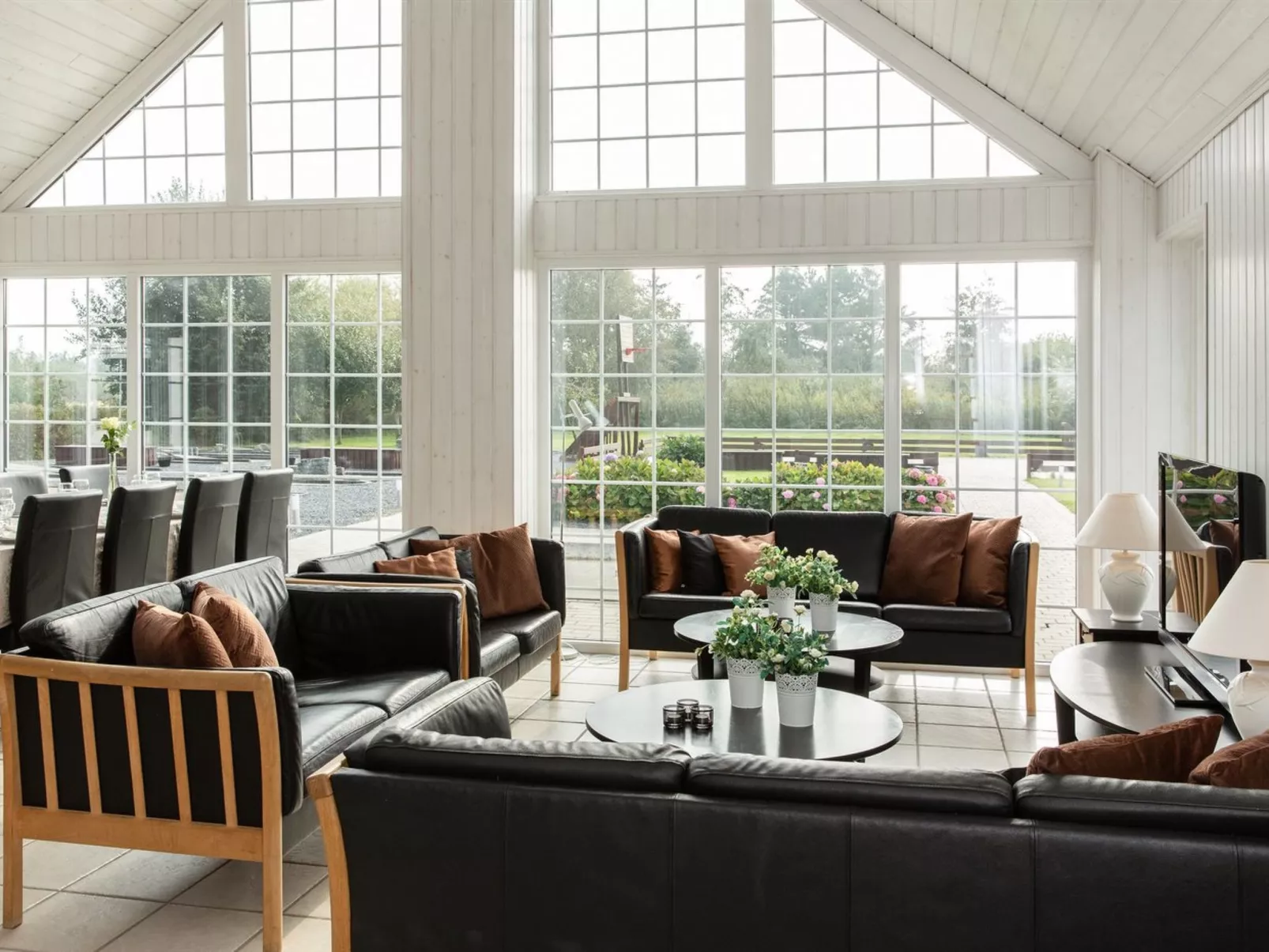 "Emelita" - 900m from the sea-Binnen