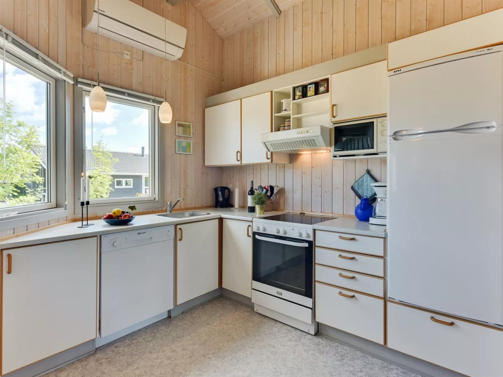 "Raafael" - 175m from the sea-Binnen