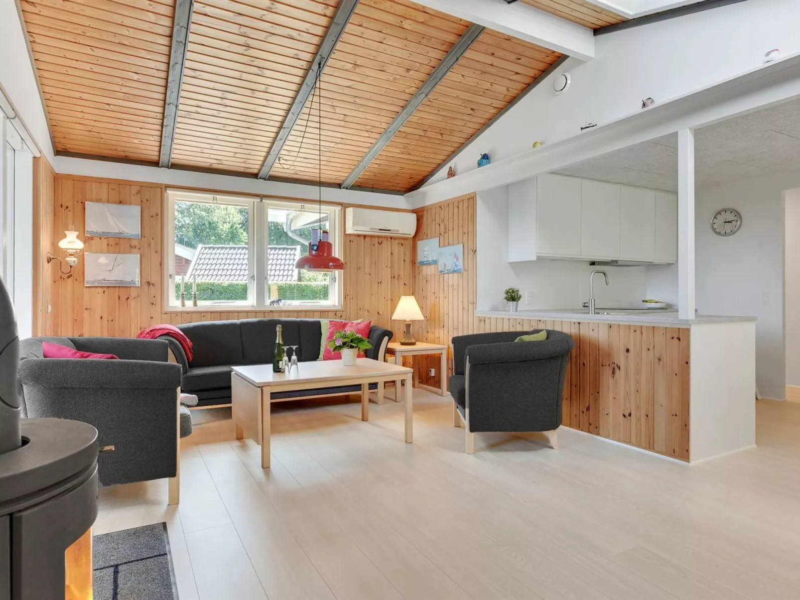 "Eriksine" - 150m from the sea-Binnen