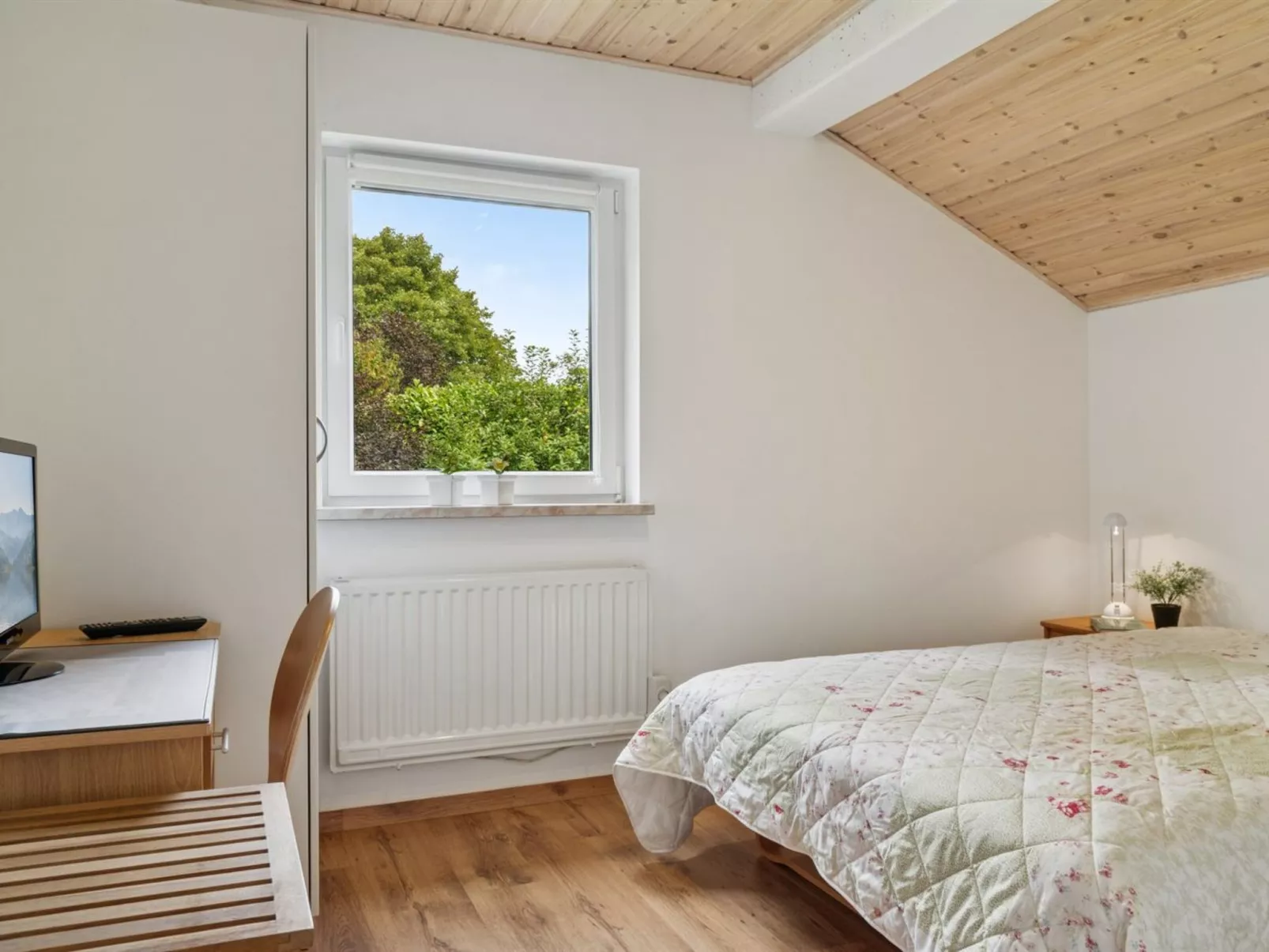 "Merit" - 800m from the sea-Binnen