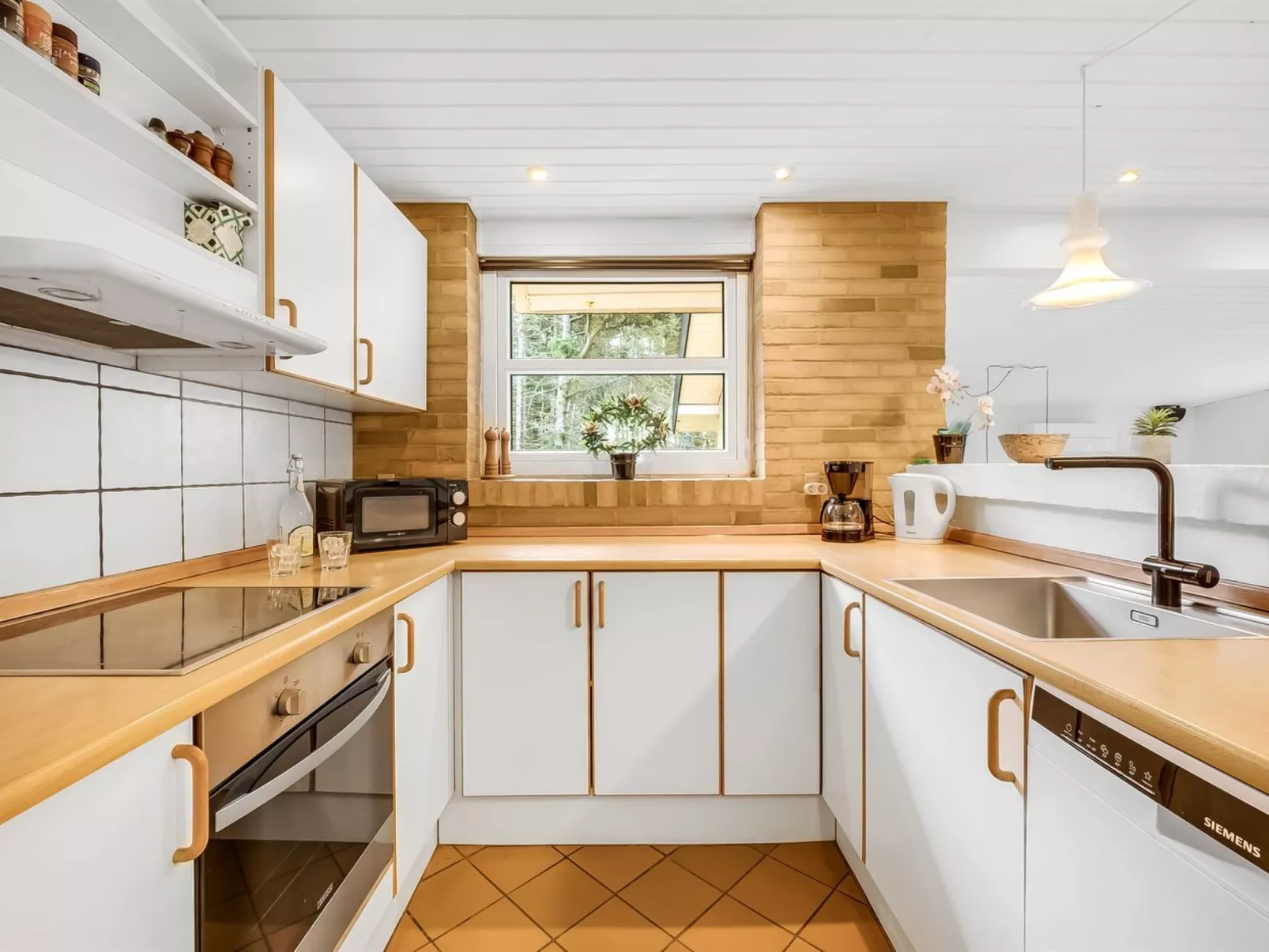 "Ewy" - 300m from the sea-Binnen