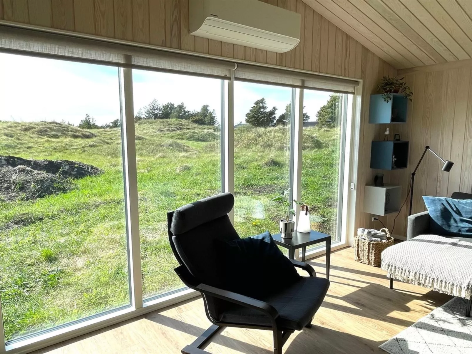 "Hinda" - 1.2km from the sea-Binnen