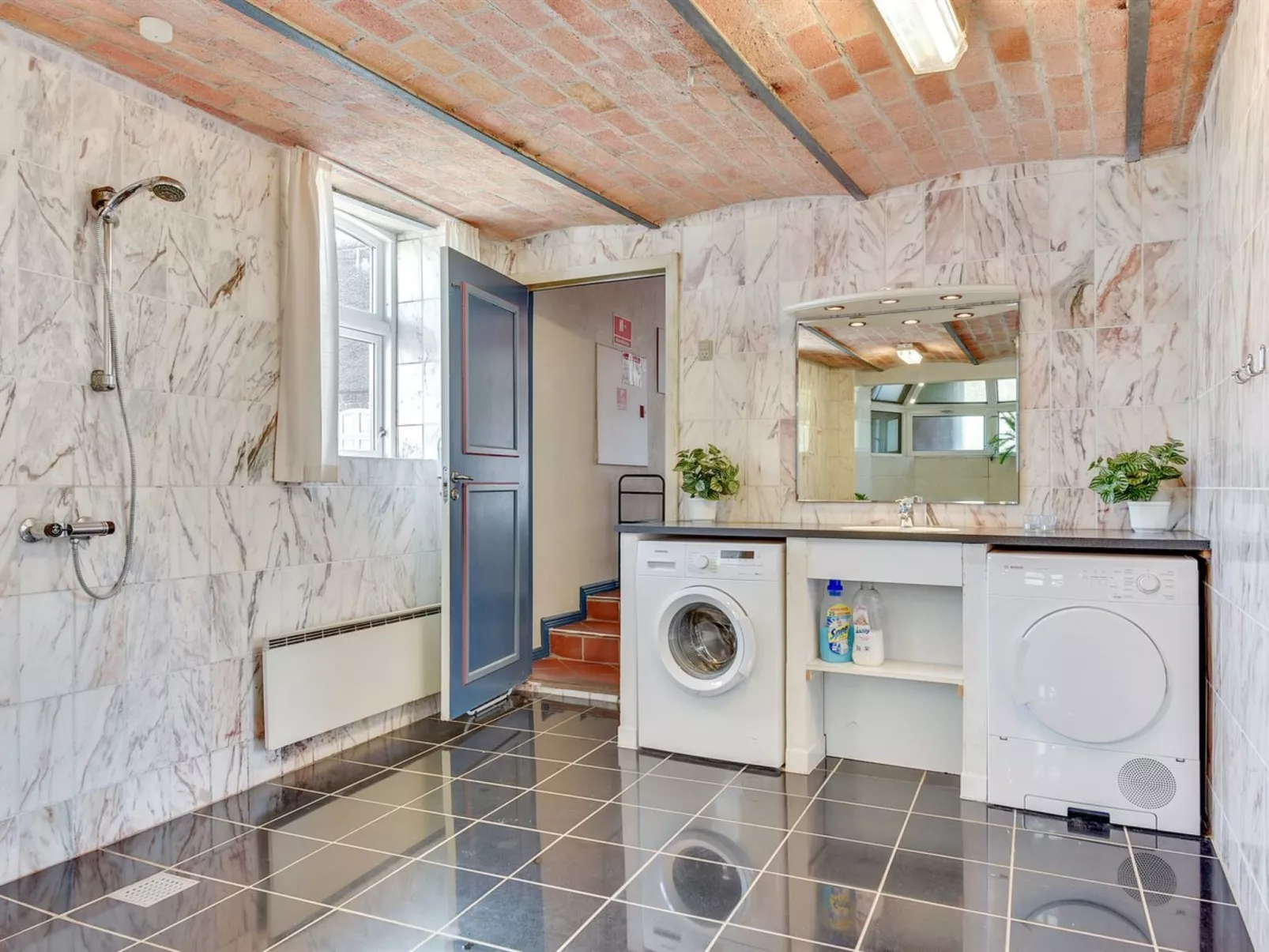 "Tilla" - 600m from the sea-Binnen