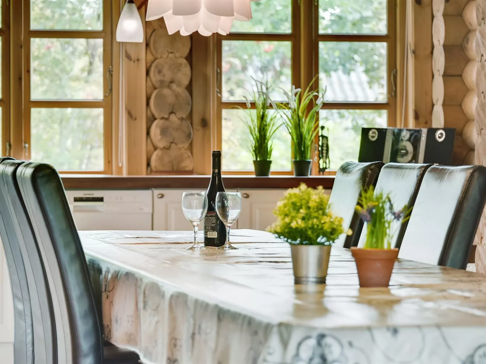 "Frederica" - 30km from the sea-Binnen