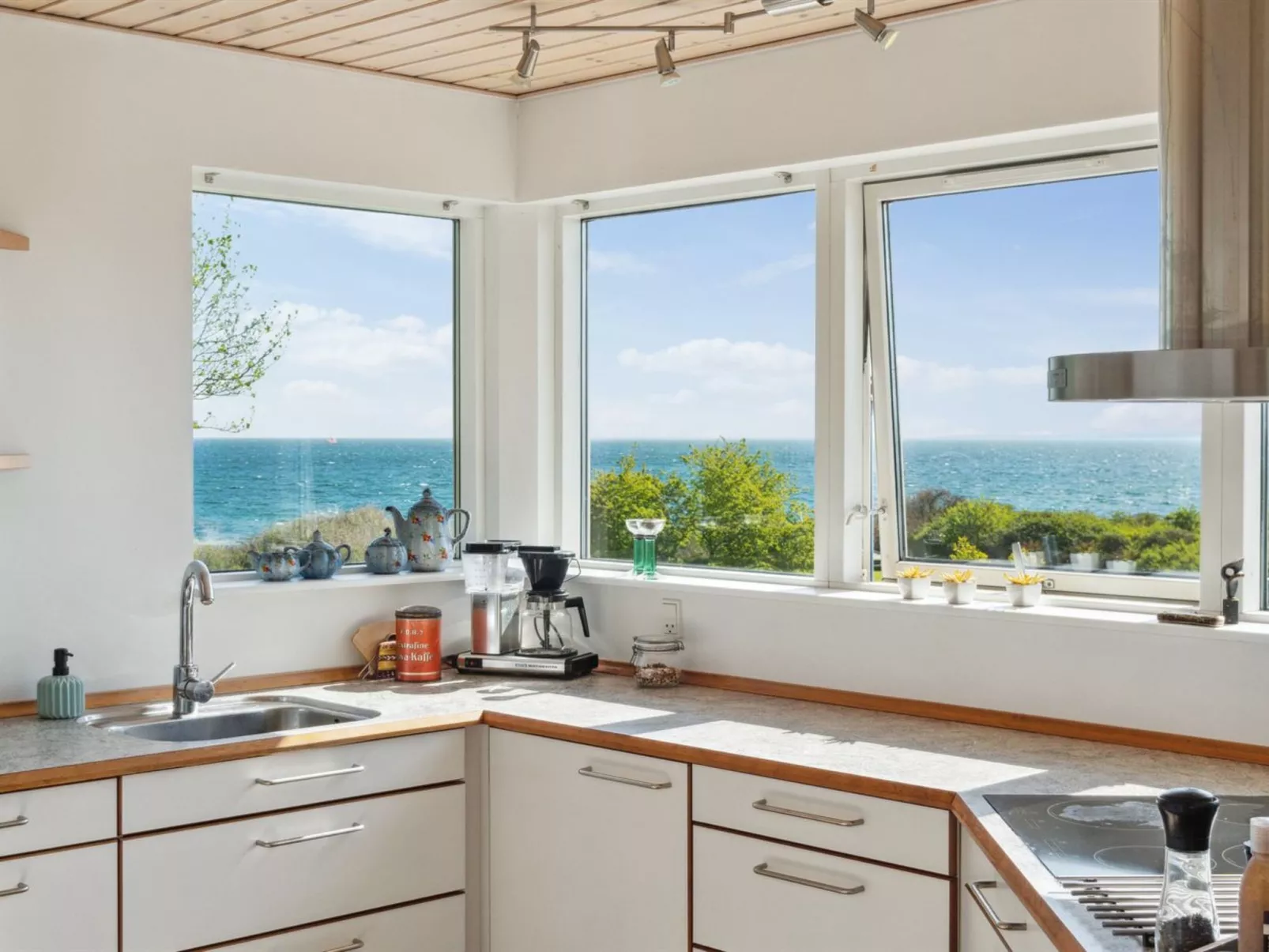 "Sahid" - 20m from the sea-Binnen