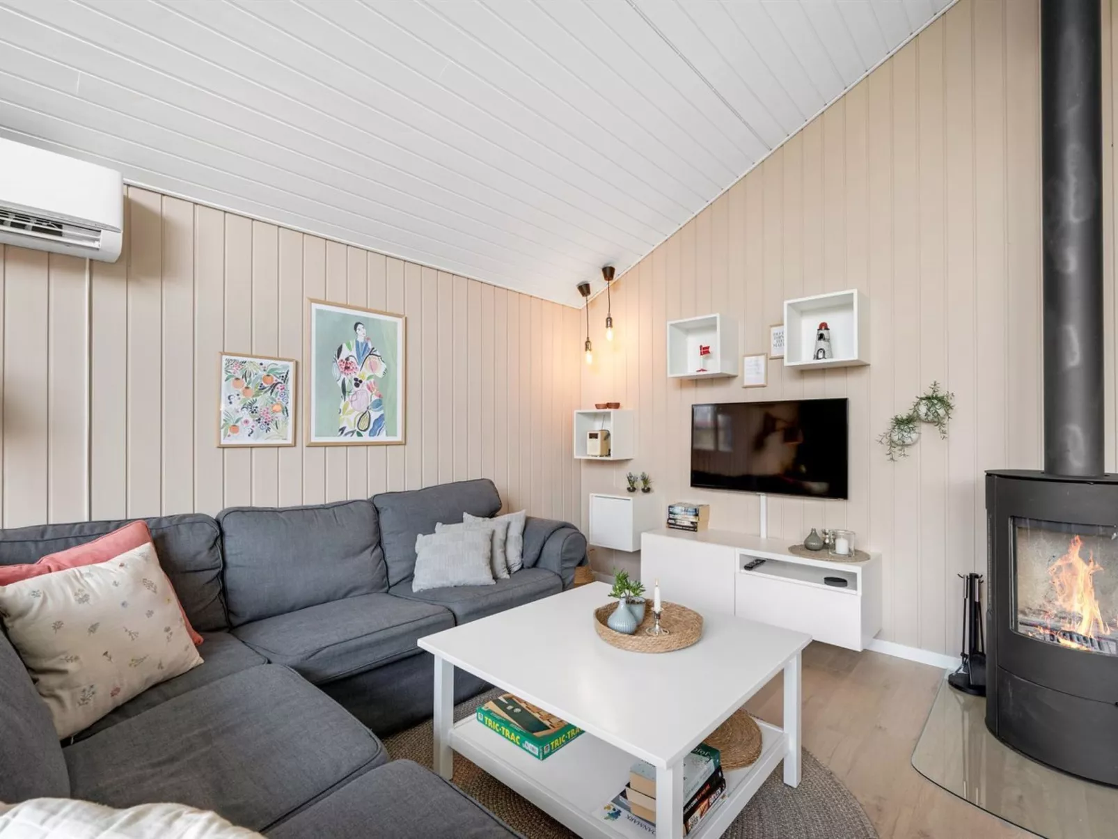 "Ingelis" - 150m to the fjord-Binnen