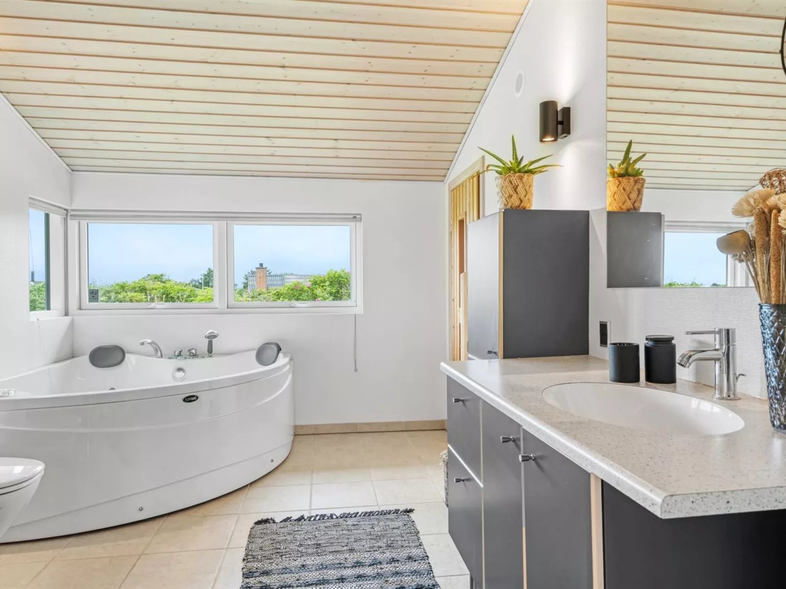 "Gedda" -  from the sea-Binnen