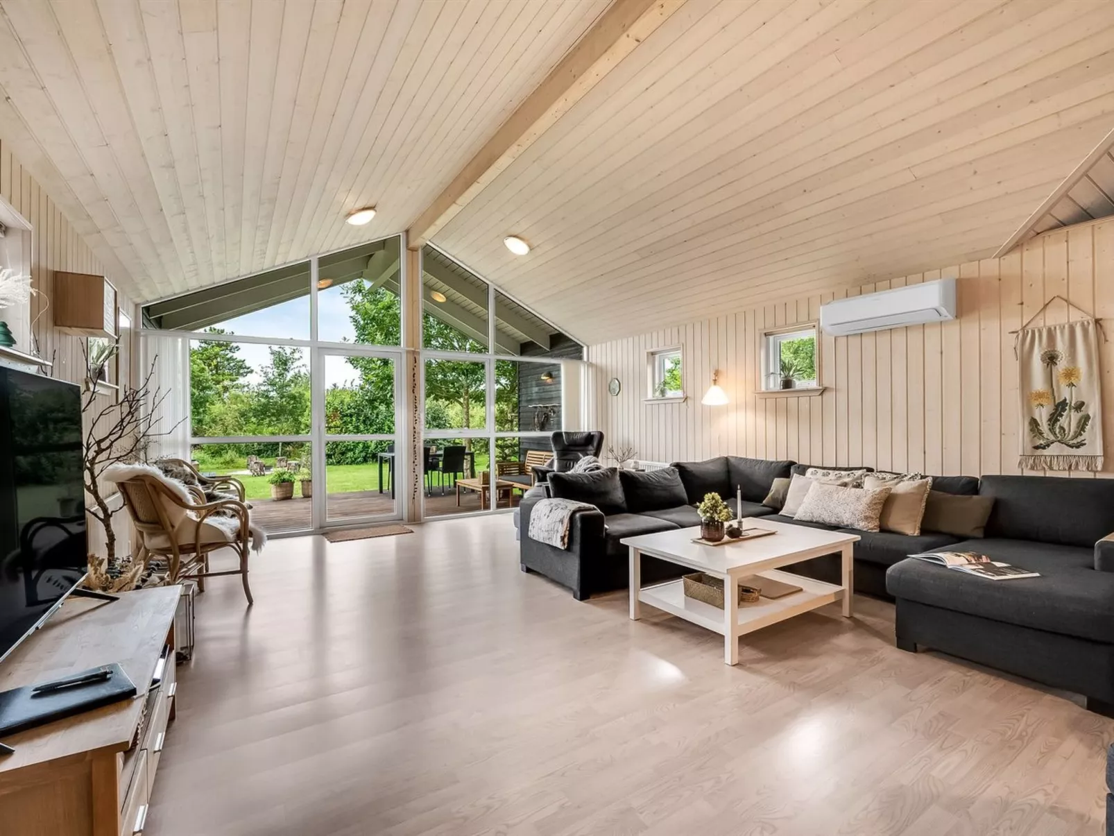 "Jarmunrek" - 400m to the fjord-Binnen