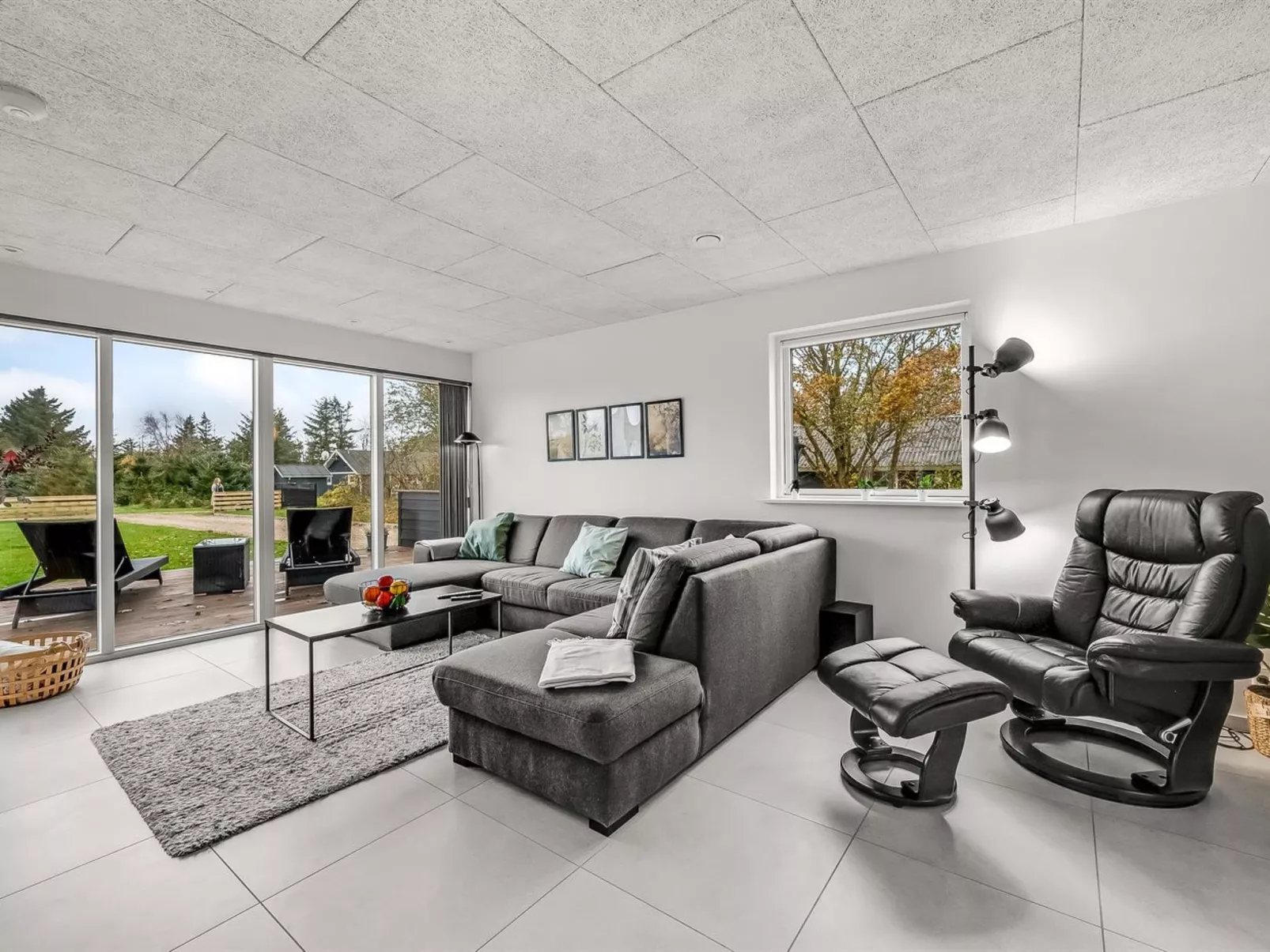 "Elisaveta" - 400m to the fjord-Binnen