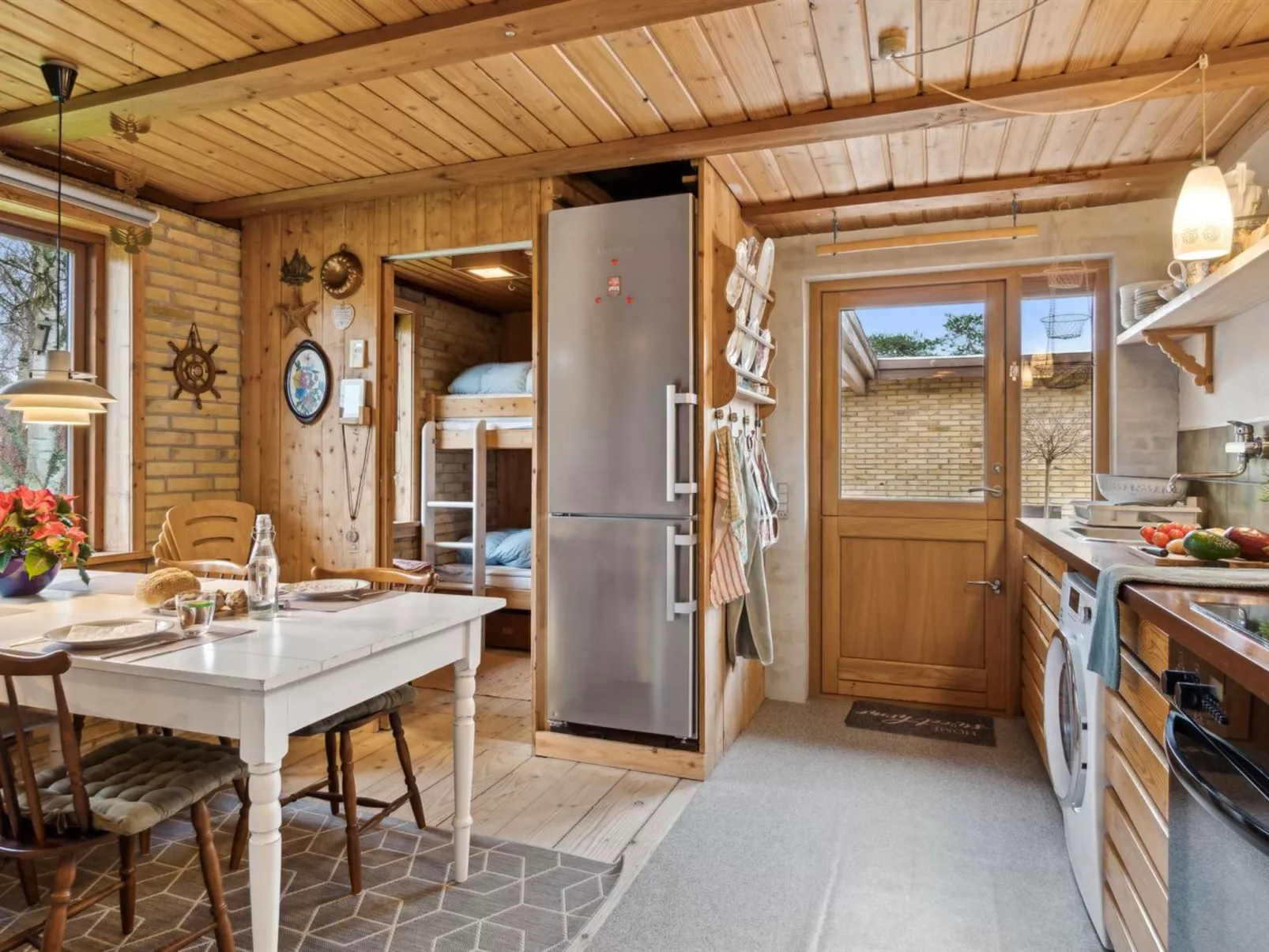 "Svanborg" - 40m from the sea-Binnen