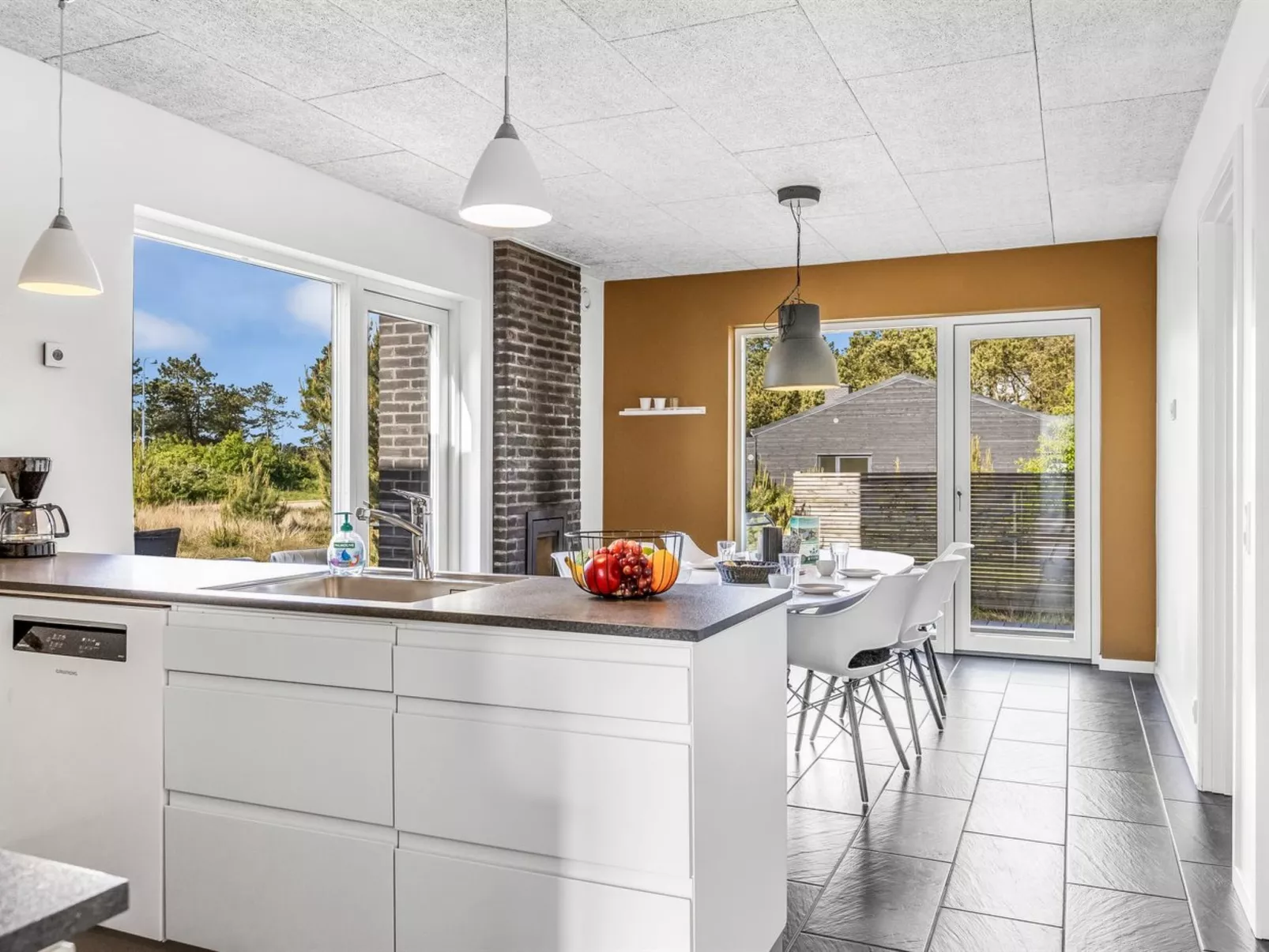 "Hunding" - 2.5km from the sea-Binnen