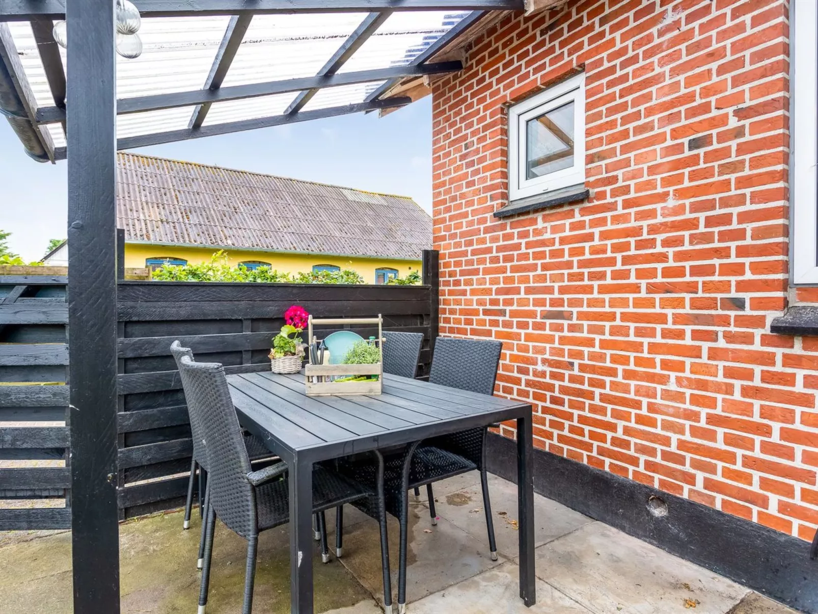 "Kirsi" -  from the sea-Buiten