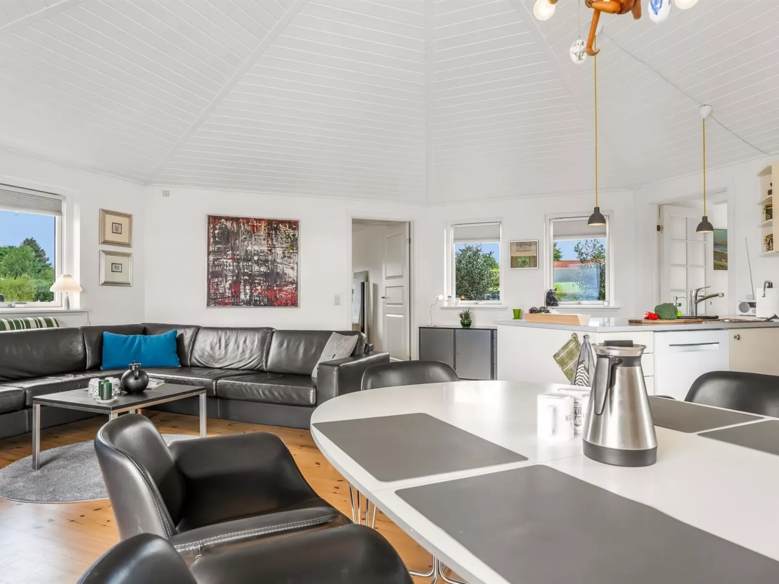 "Glenda" - 2.1km from the sea-Binnen