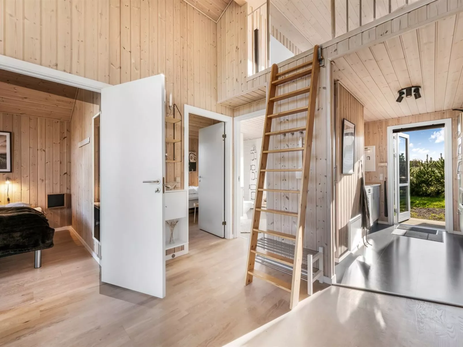 "Kanerva" -  from the sea-Binnen