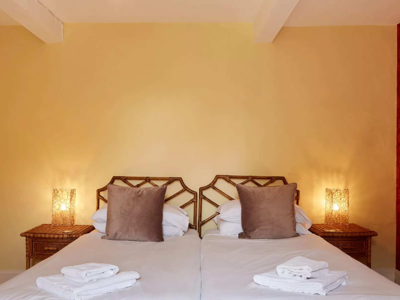 The Farmhouse-Binnen