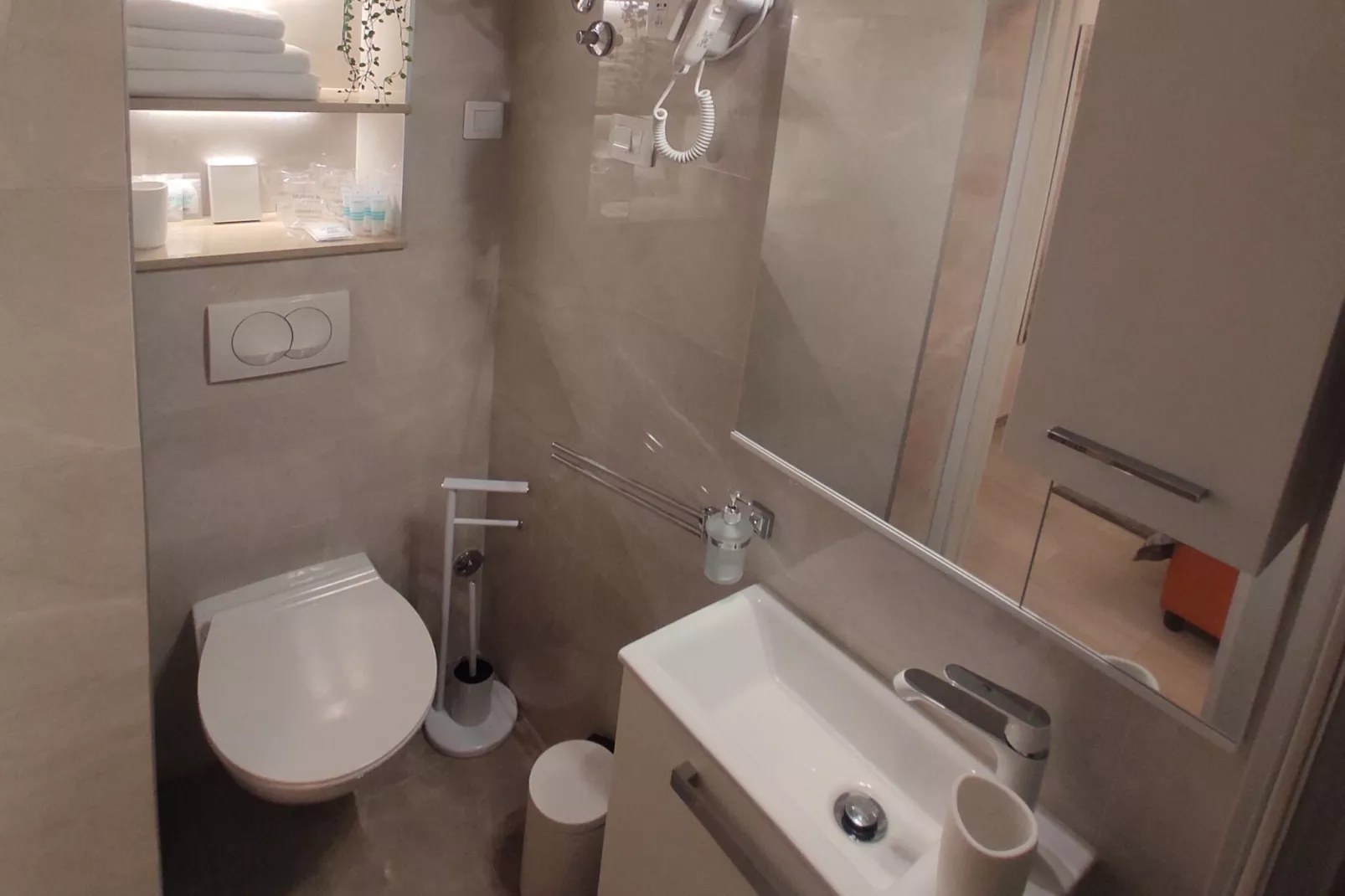 Room Porat 2 with Private Terrace - Double Bedroom with Private Terrace-Badkamer